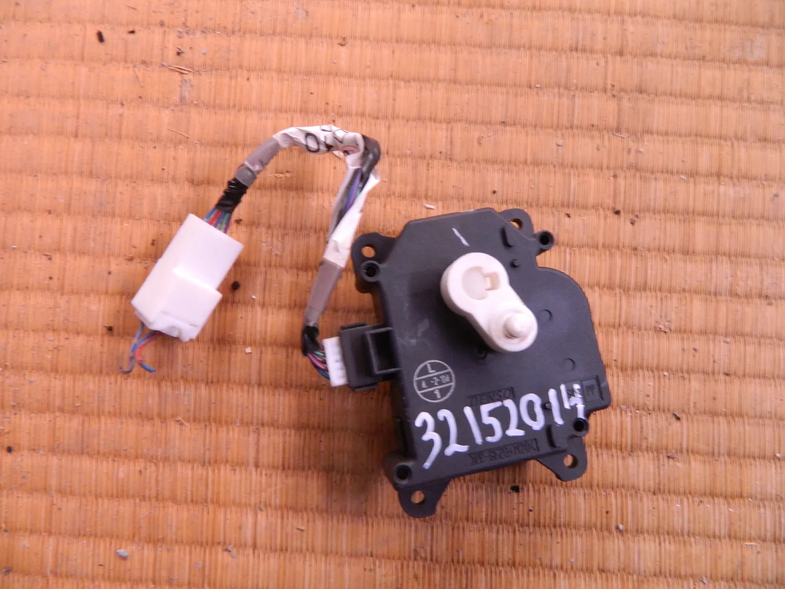 Моторчик Toyota Camry ACV30 (контрактный) 32152014