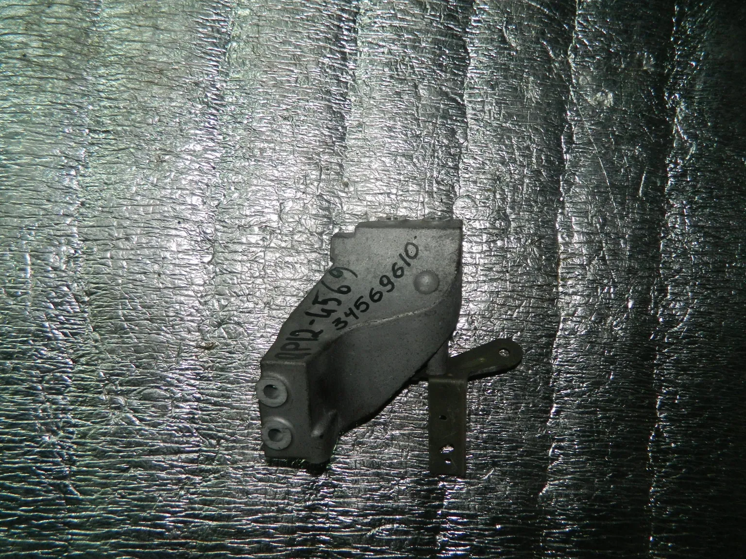 Кронштейн впускного коллектора NISSAN PRIMERA P12 QG18DE (Контрактный) 34569610