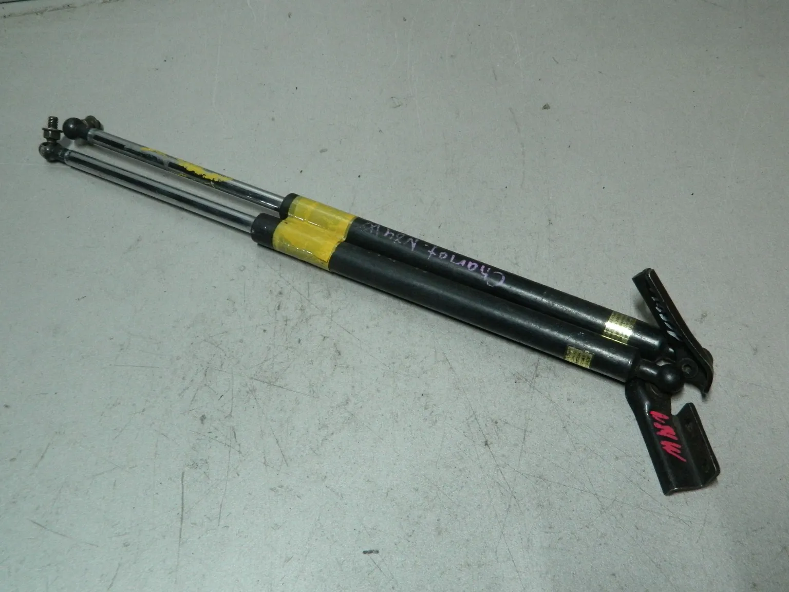 Амортизатор багажника MITSUBISHI CHARIOT GRANDIS N84W (Контрактный) 81528850