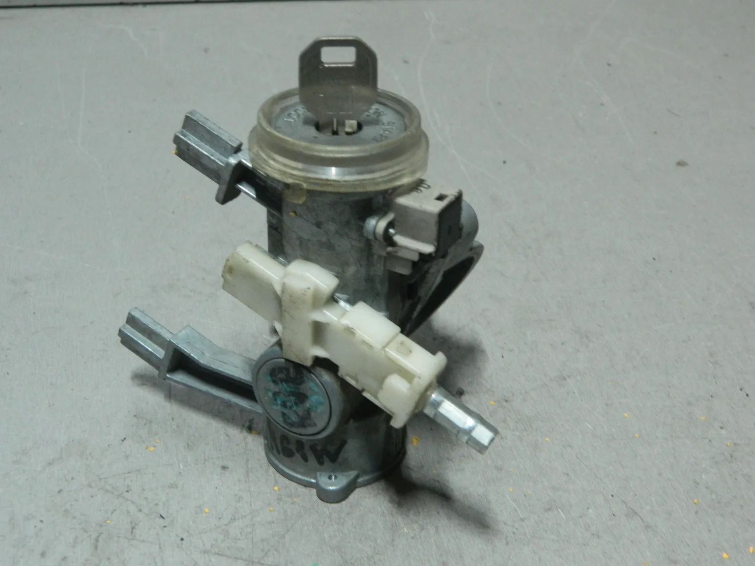 Замок зажигания MITSUBISHI CHARIOT N84W (Контрактный) 81528820