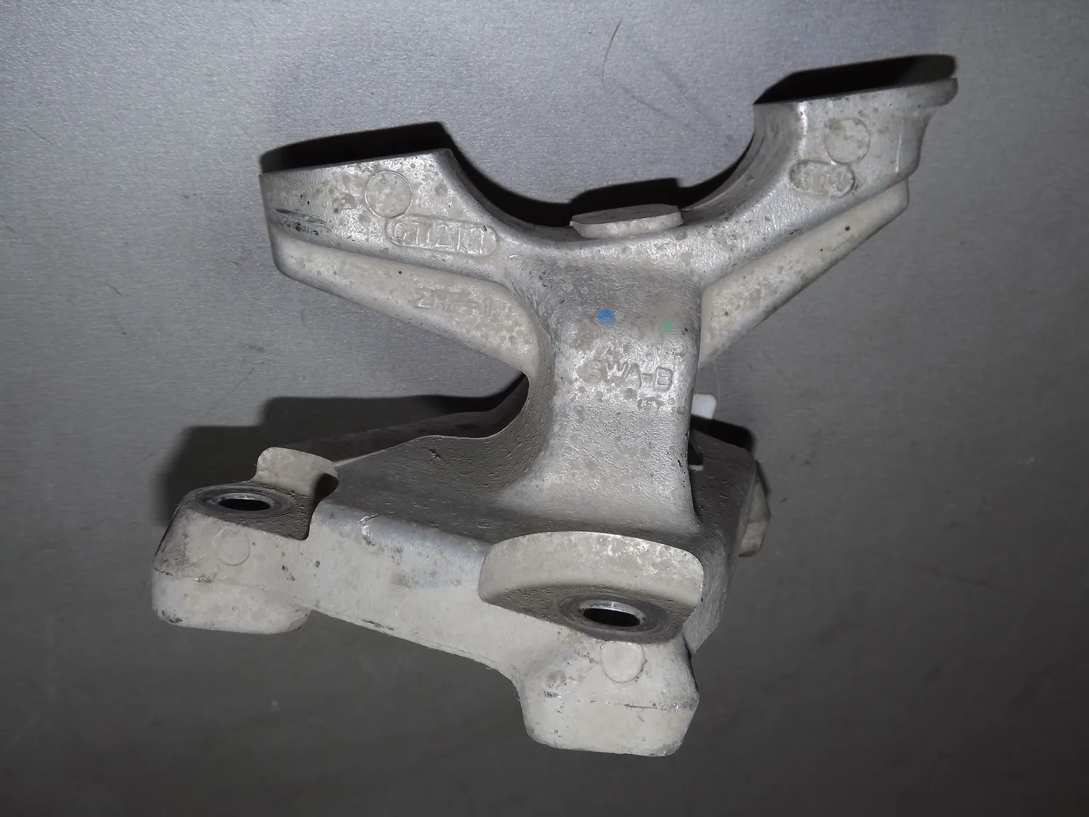 Кронштейн рулевой рейки HONDA CR-V RE5 Лев (Контрактный) 35023613