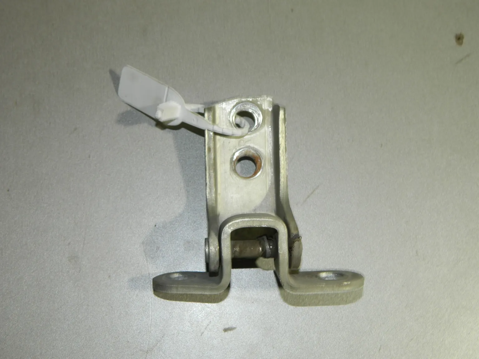 Петля двери TOYOTA COROLLA E120 Перед Прав Верх (Б/У) 45990764