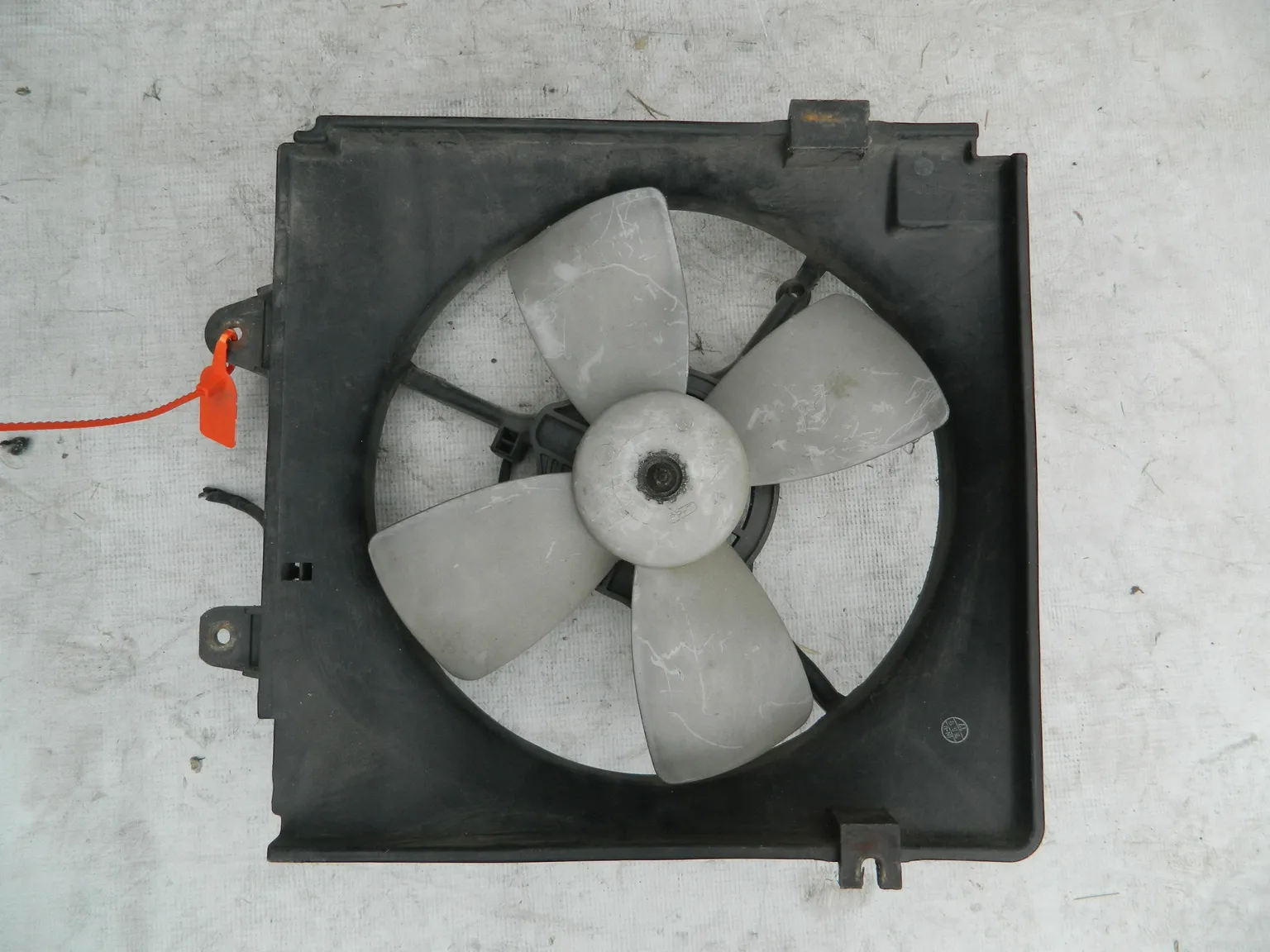 Диффузор радиатора MAZDA CAPELLA GFER (Контрактный) 72367961