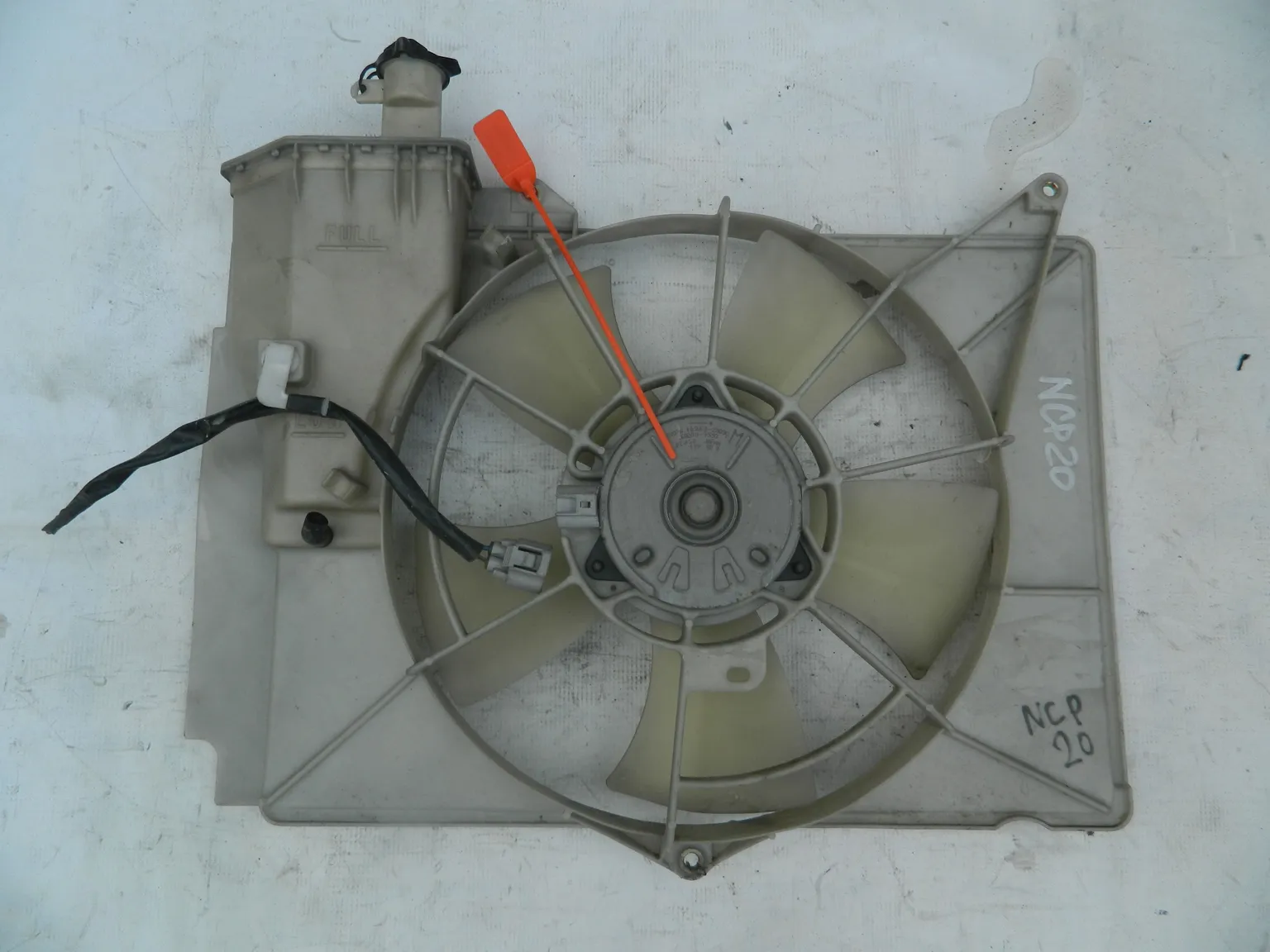 Диффузор радиатора TOYOTA FUNCARGO NCP20 (Контрактный) 72355188