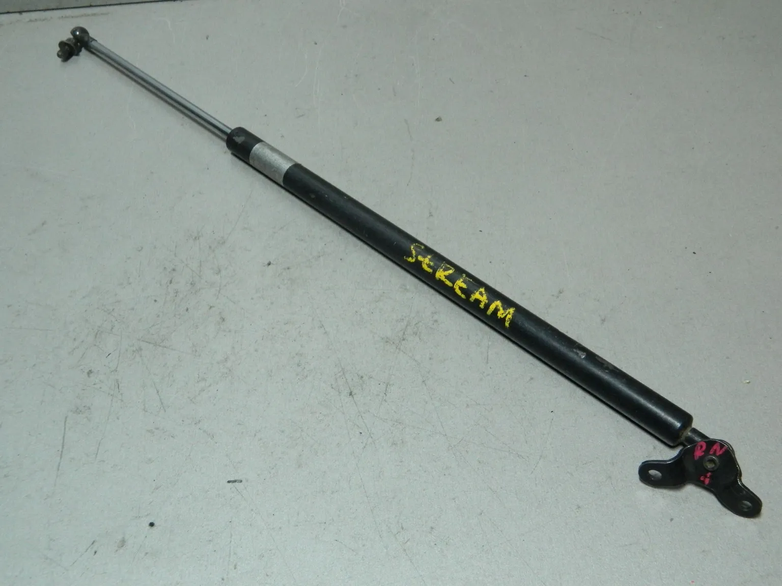 Амортизатор багажника HONDA STREAM RN1 Лев (Контрактный) 81528951