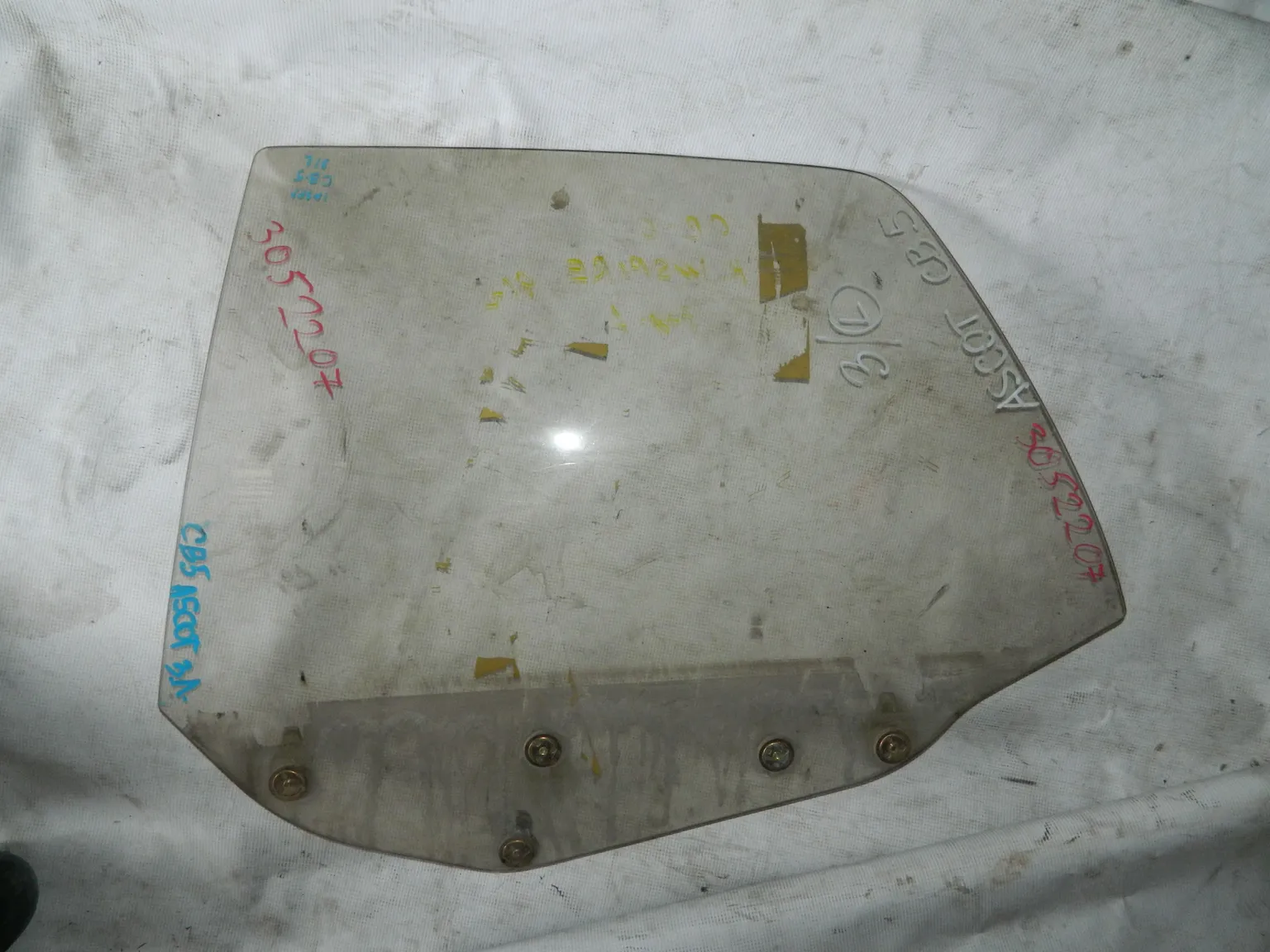 Стекло двери HONDA ASCOT CB5 Задн. Лев (Контрактный) 3052207