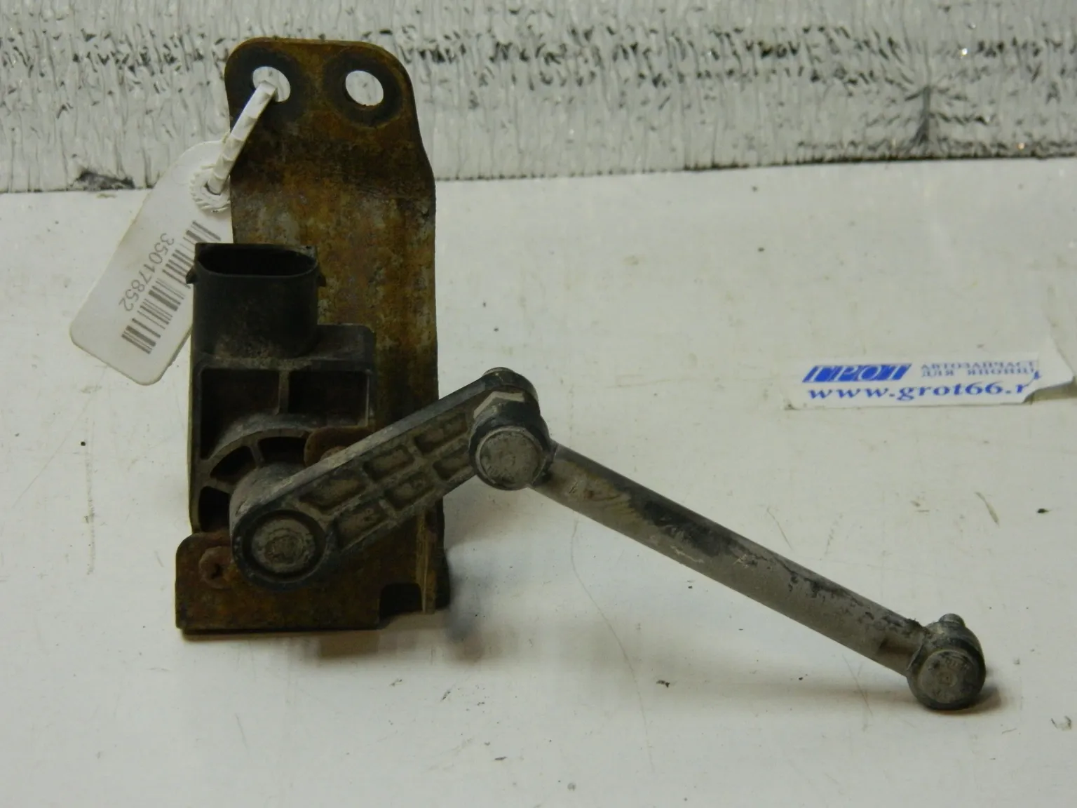 Датчик высоты дорожного просвета HYUNDAI EQUUS G6DA 2013-2015 Задн Лев (Б/У) 35017852 558303M200