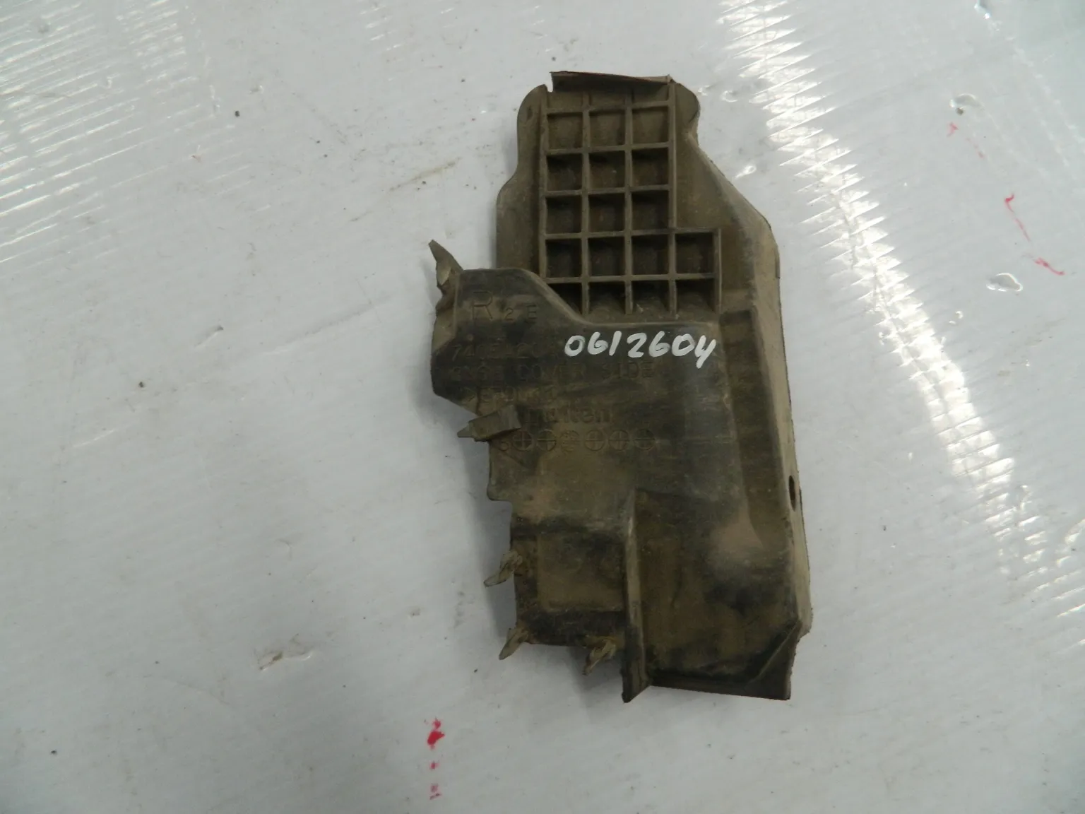 Накладка жабо MITSUBISHI LANCER CY4A Прав (Контрактный)