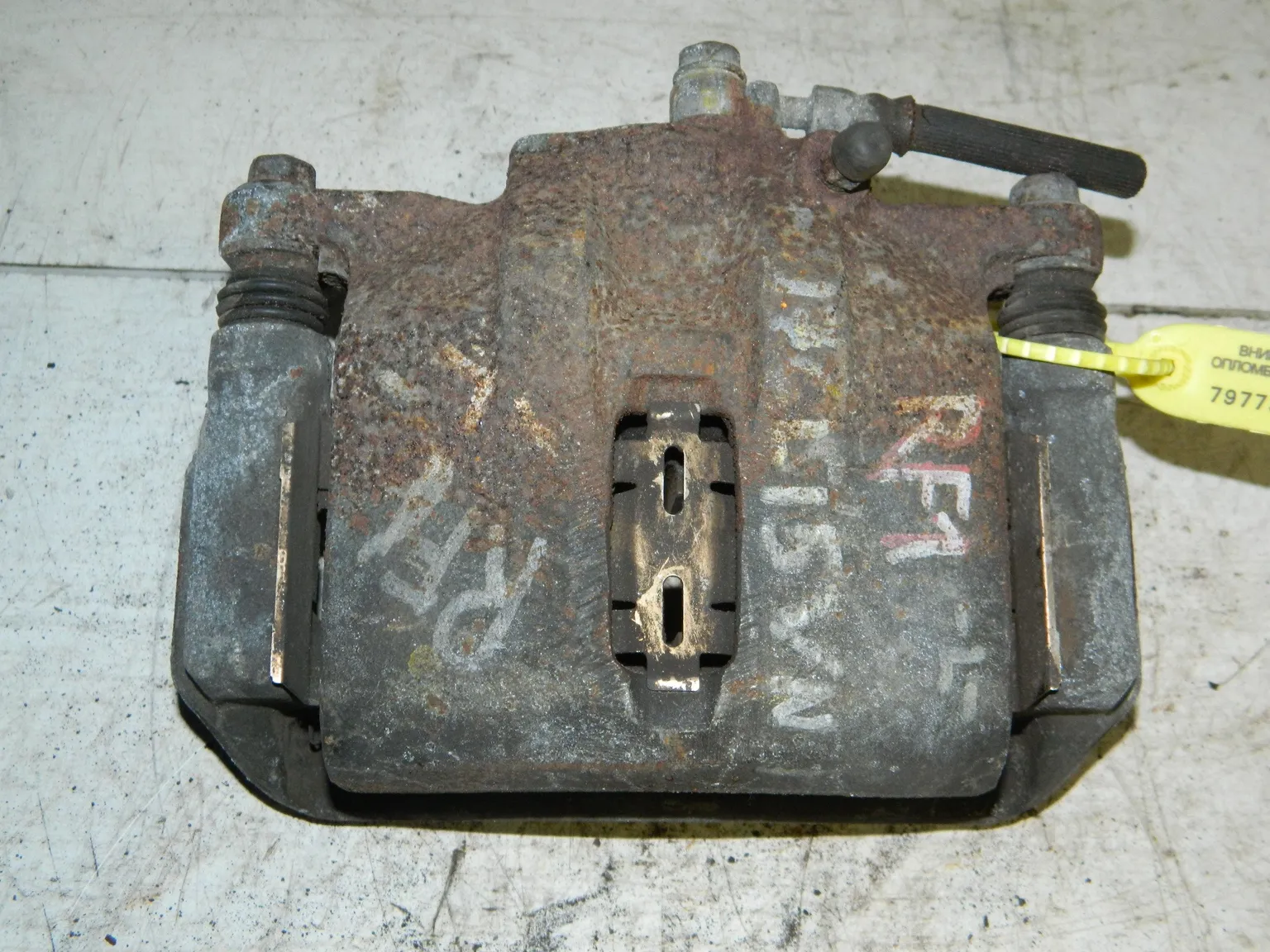 Суппорт тормозной HONDA STEPWGN RF1 Перед Лев (Контрактный) 79773148