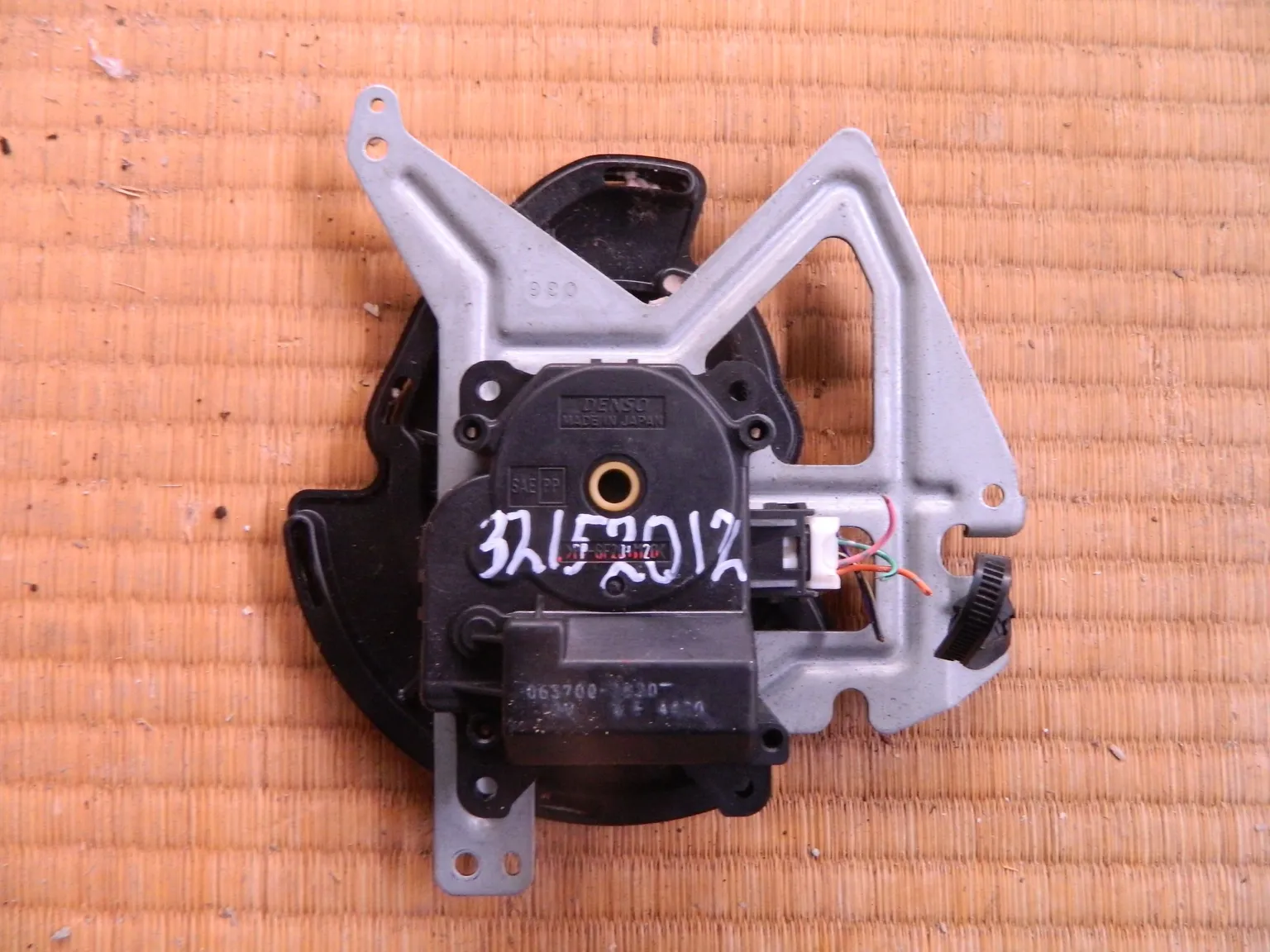 Моторчик Toyota Camry ACV30 (контрактный) 32152012