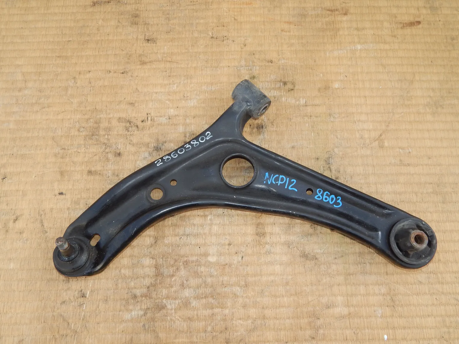 Рычаг подвески TOYOTA PLATZ NCP12 Перед Лев (Контрактный) 28603802