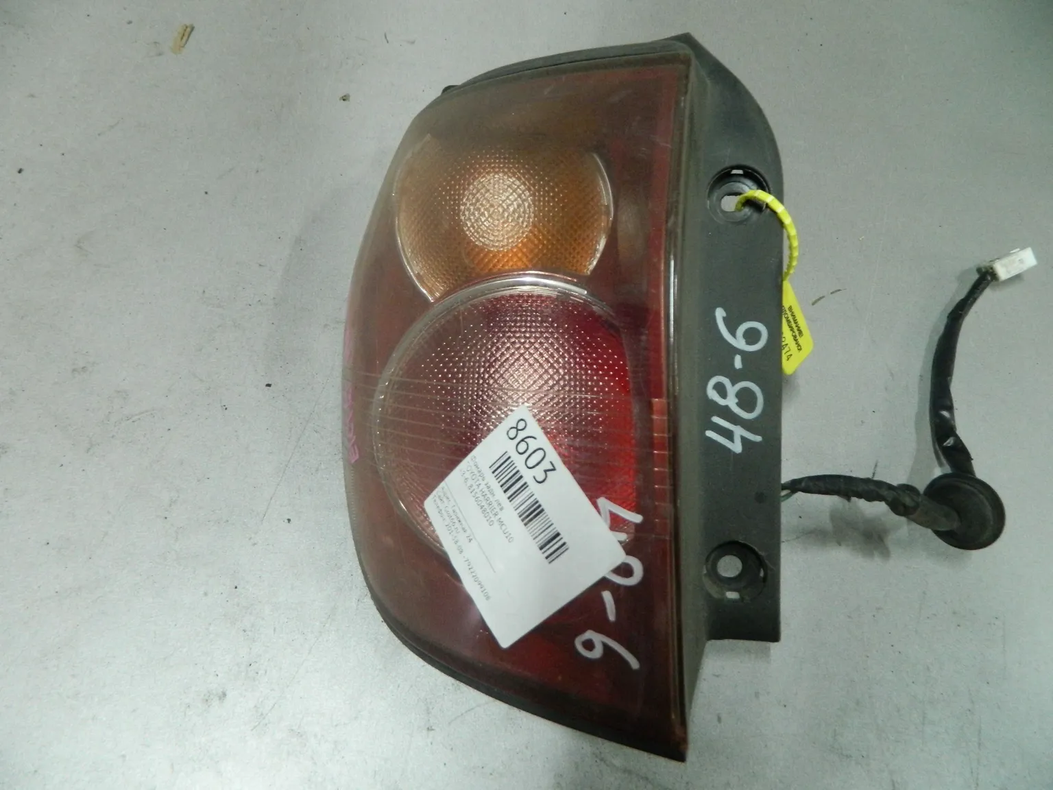 Фонарь TOYOTA HARRIER MCU15 Зад Лев 486 (Контрактный) 64492474