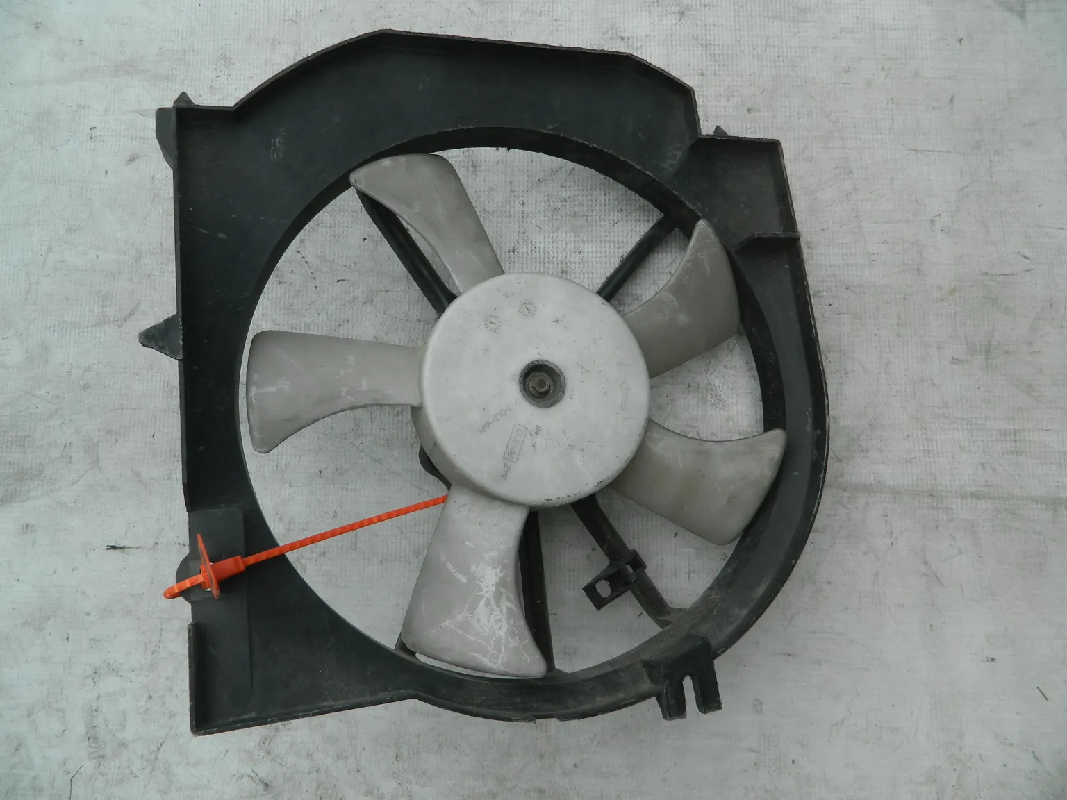 Диффузор радиатора MAZDA DEMIO DW3W (Контрактный) 72367993