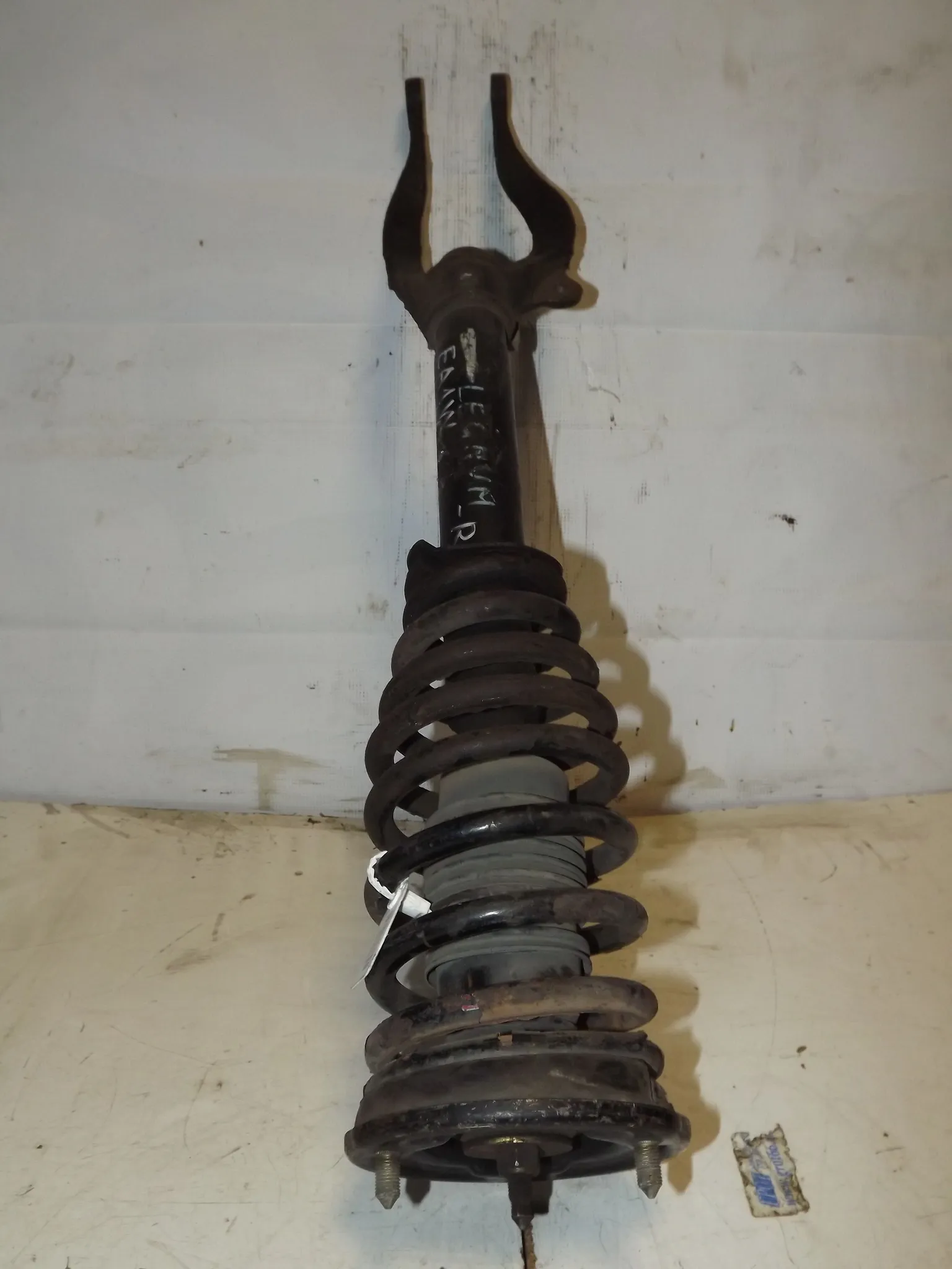 Стойка подвески MITSUBISHI LEGNUM EA1W Перед Прав (Контрактный) 35023564