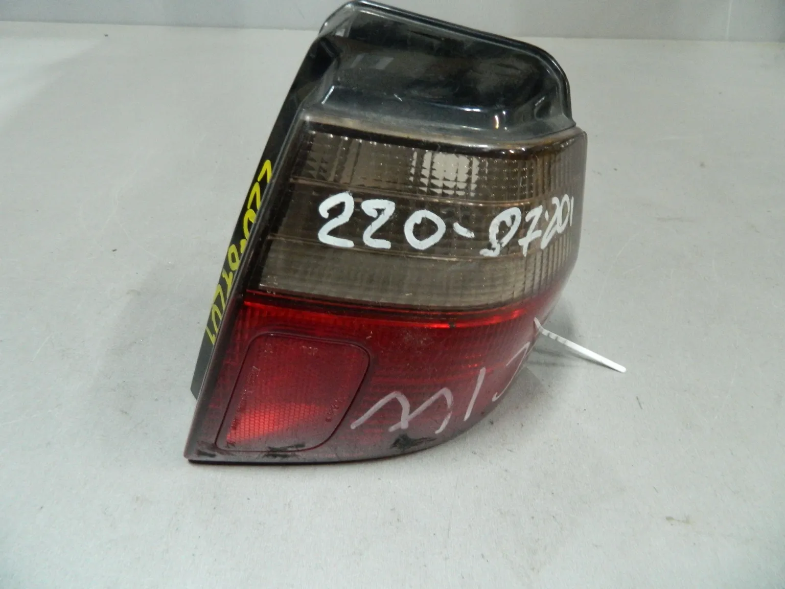 Фонарь MITSUBISHI LEGNUM EA1W Зад Прав (Контрактный) 68000941