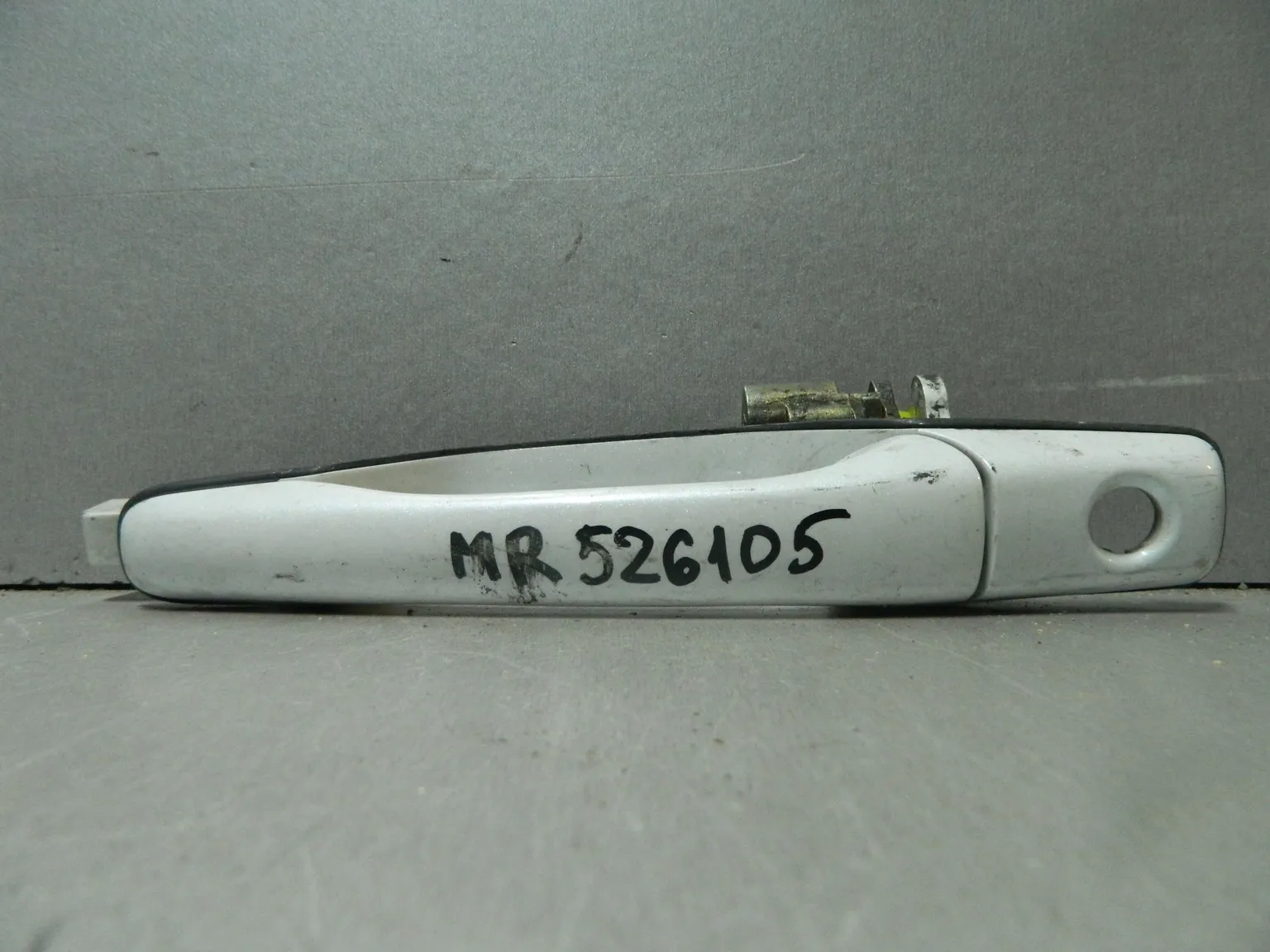 Ручка двери наружная MITSUBISHI LANCER CS5W Перед Лев (Контрактный) 81539889