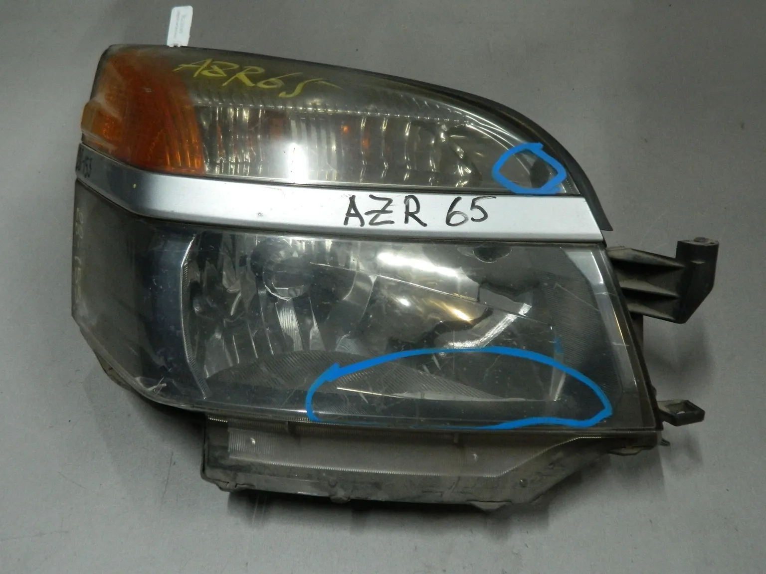 Фара TOYOTA VOXY AZR60 Перед Прав 28153 (Контрактный) 68000758