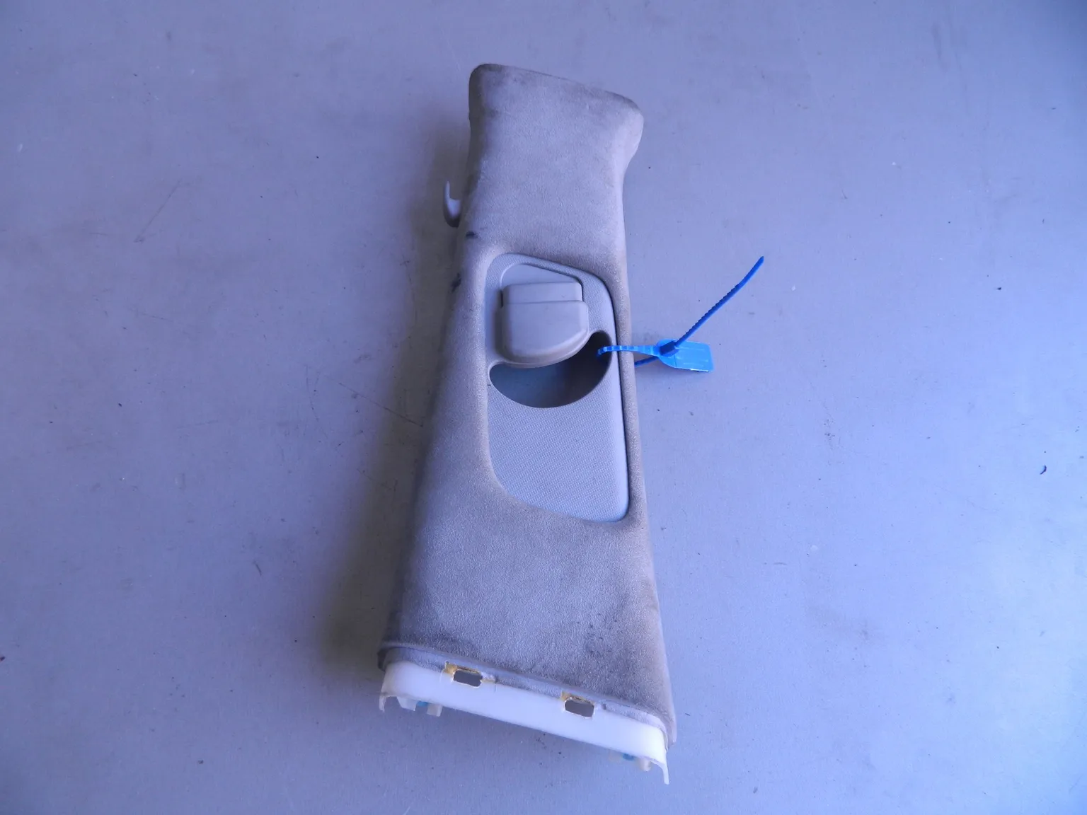 Обшивка стойки центральная HYUNDAI EQUUS VI G6DA Лев (Б/У) 69838435 858303N751TX