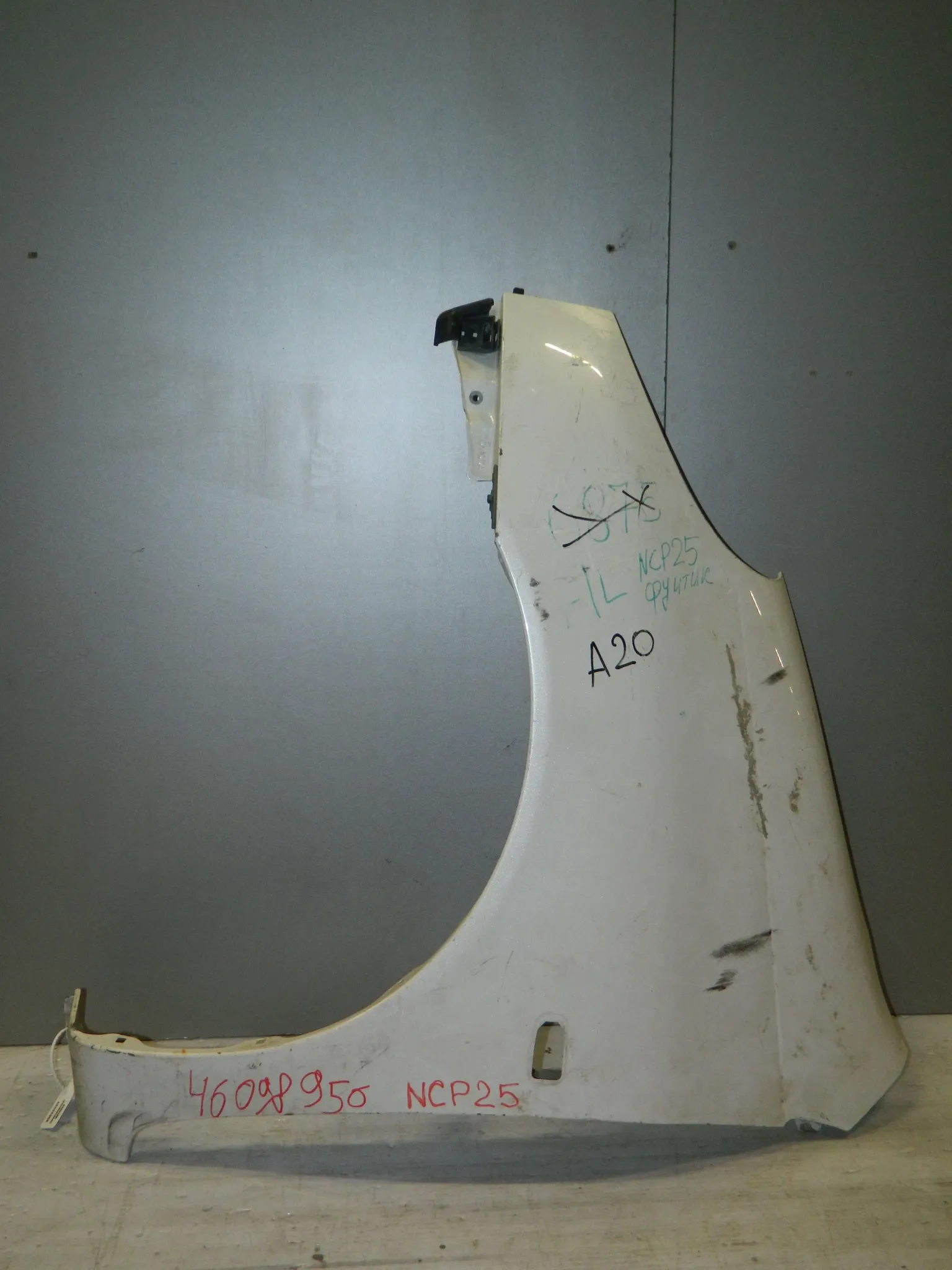 Крыло TOYOTA FUNCARGO NCP25 Перед Лев (Контрактный) 46098956