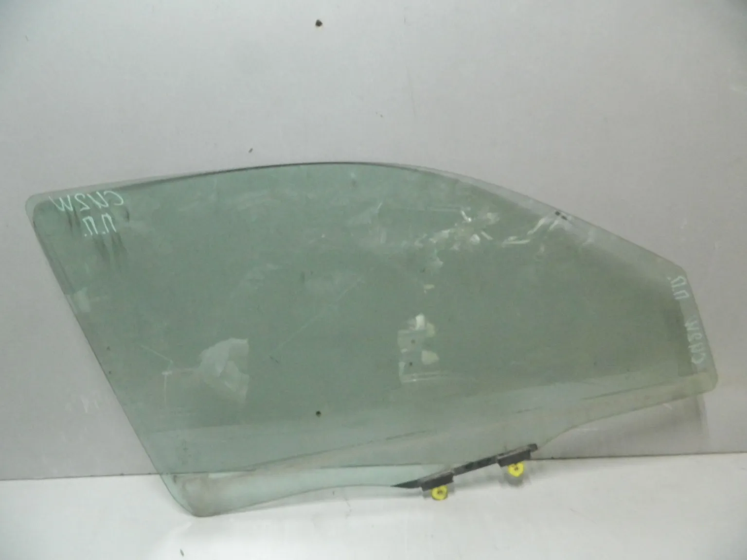 Стекло двери MITSUBISHI AIRTREK CU2W Перед Прав (Контрактный) 79590905