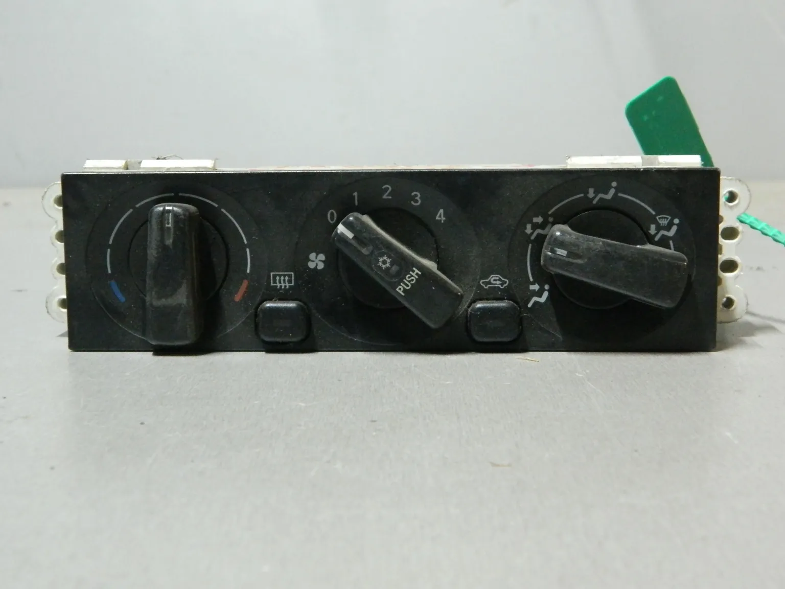 Блок управления климат-контролем MITSUBISHI CARISMA DA2A (Контрактный) 81540514