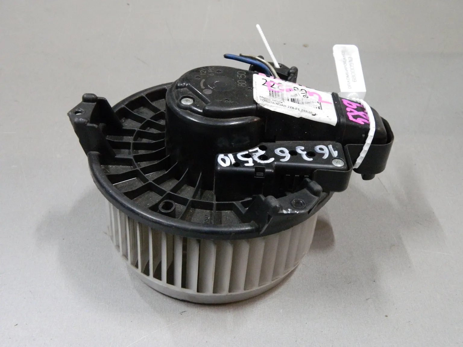 Мотор печки TOYOTA NOAH ZRR75 (Контрактный) 68000510