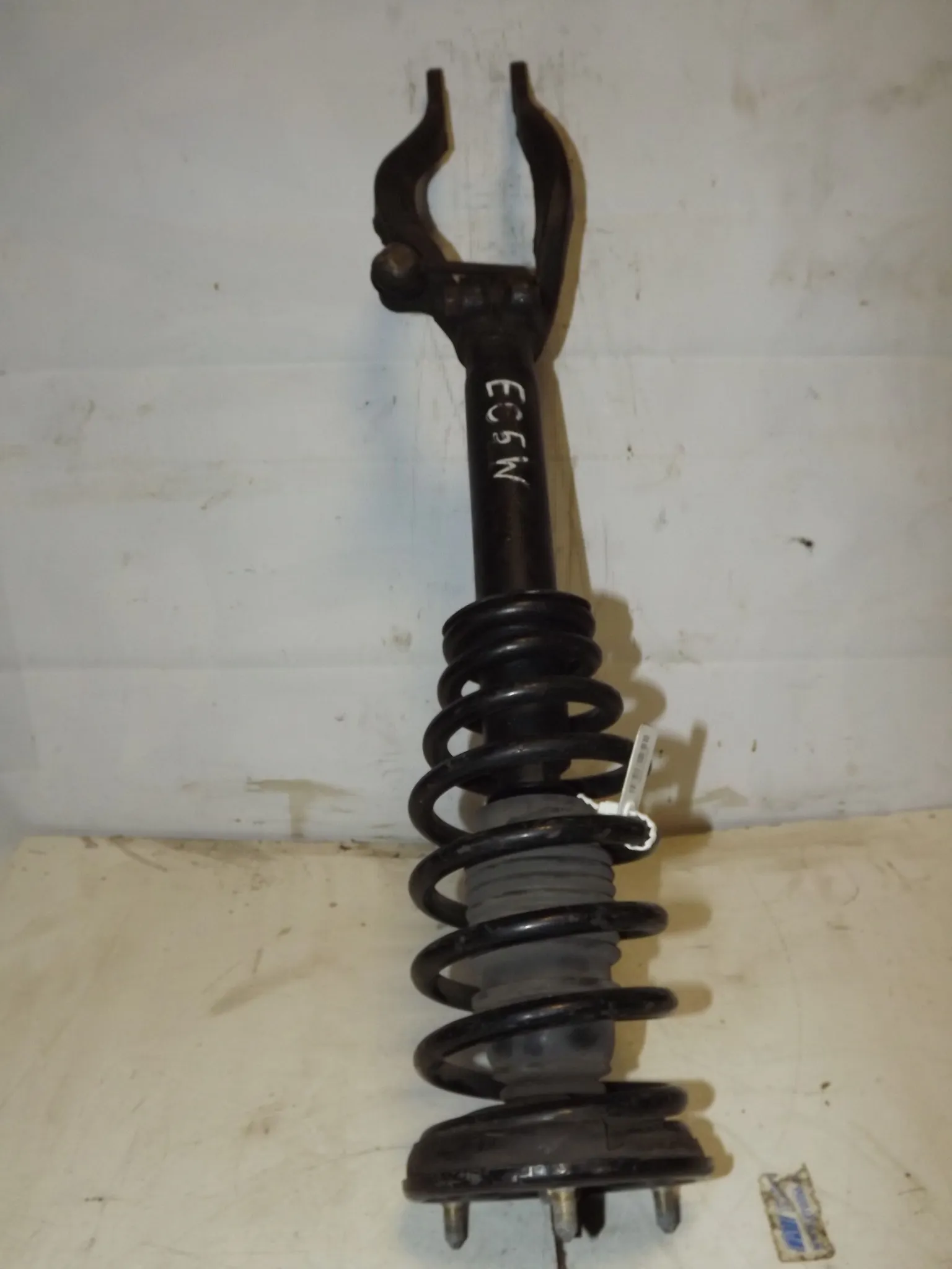 Стойка подвески MITSUBISHI LEGNUM EC5W Перед Лев (Контрактный) 35023590