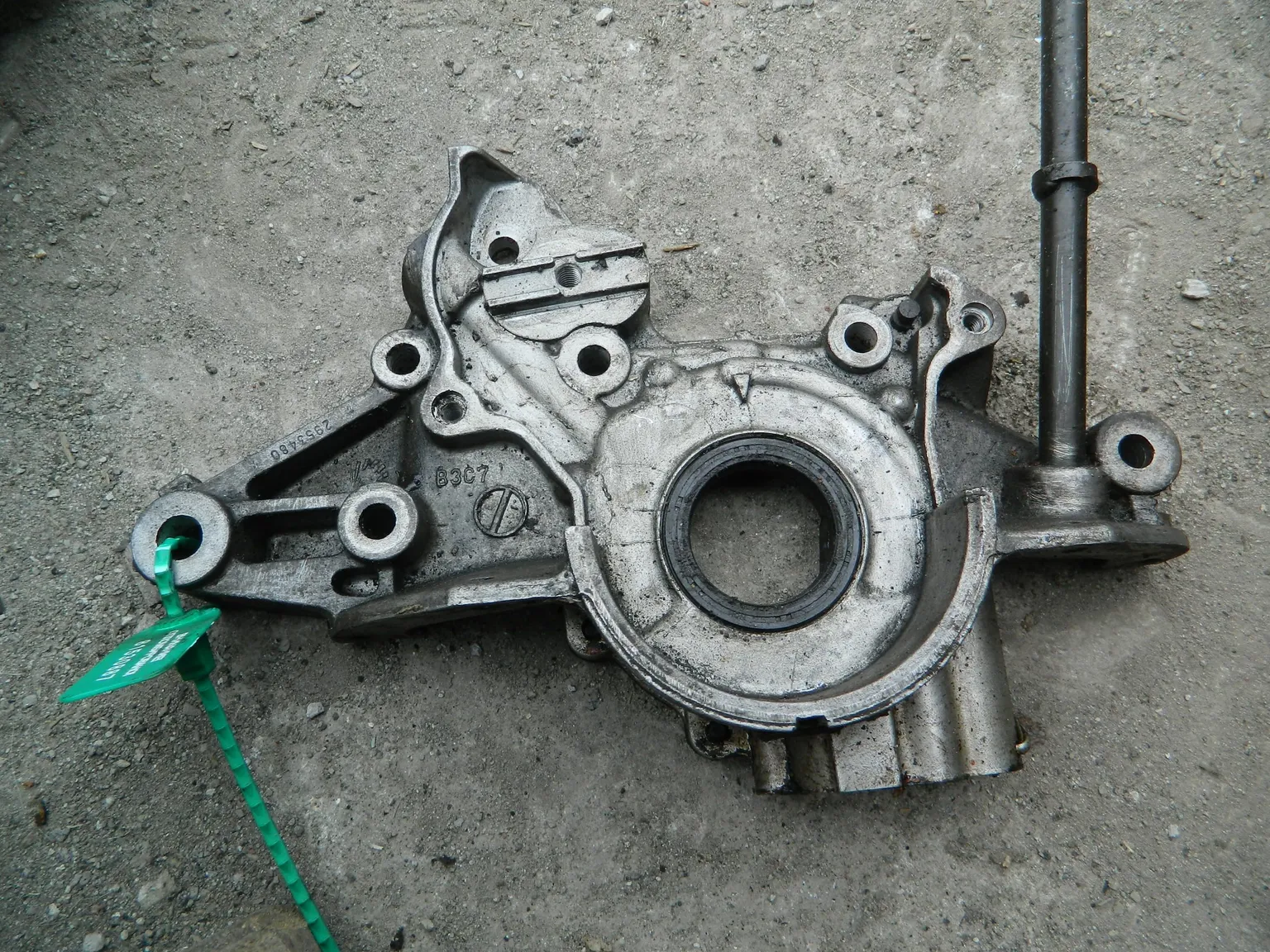 Насос масляный MAZDA DEMIO DW B3 (Контрактный) 81530887