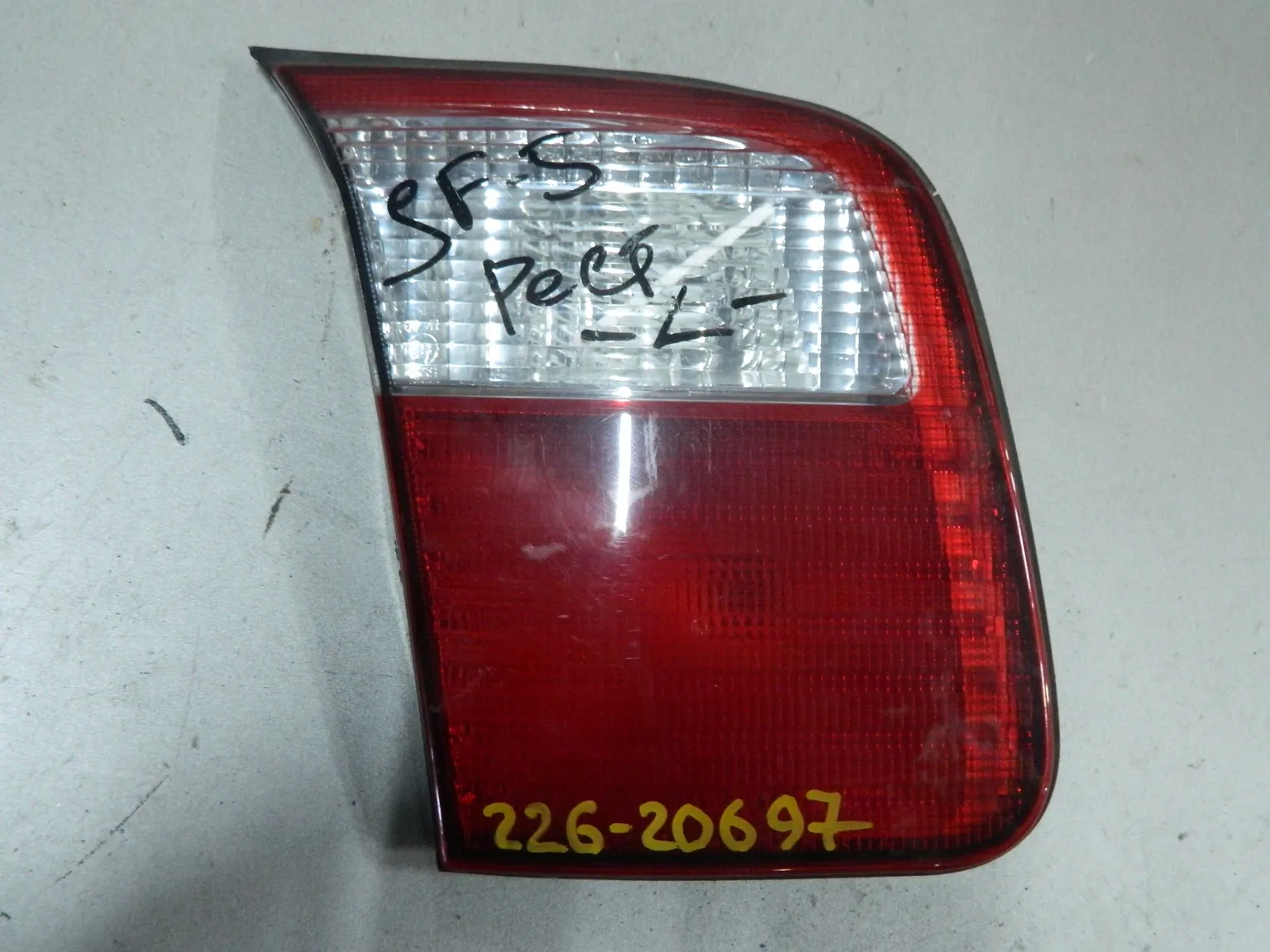 Фонарь SUBARU FORESTER SF5 Зад Лев (Контрактный) 68000095