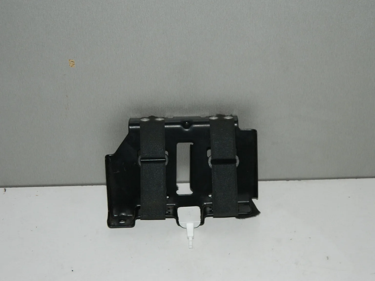 Кронштейн AUDI Q7 4L (Б/У) 35020525