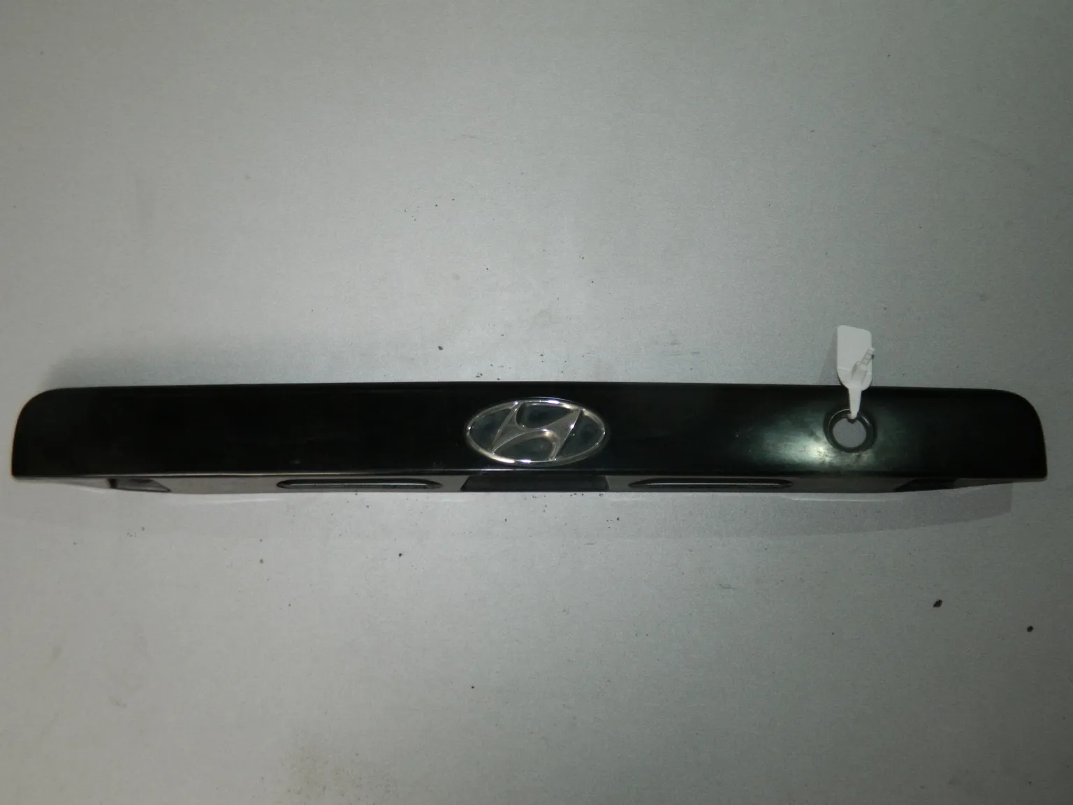 Накладка крышки багажника HYUNDAI ACCENT LC (Б/У) 45989867