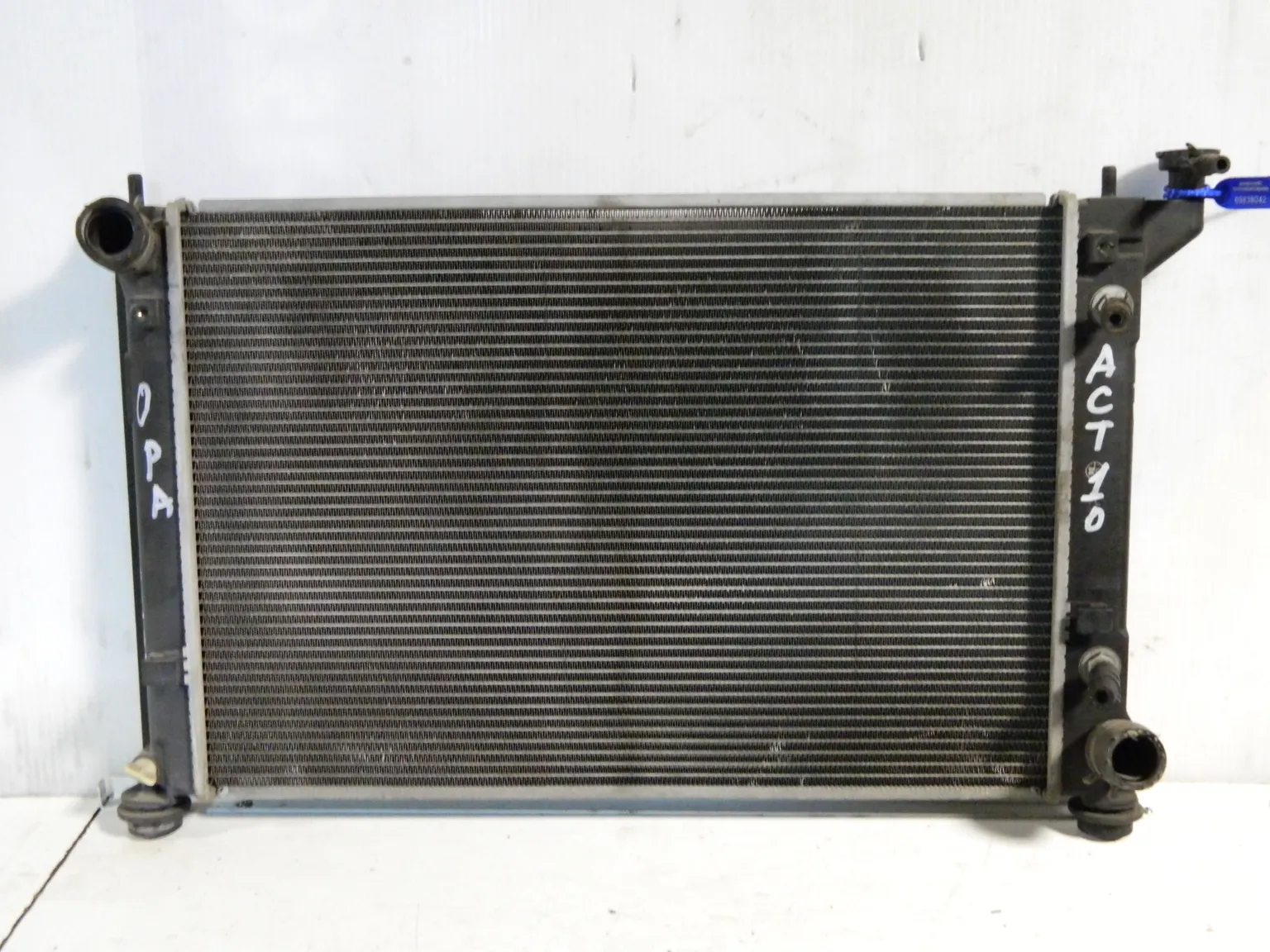 Радиатор ДВС TOYOTA OPA ACT10 (Контрактный) 69838042