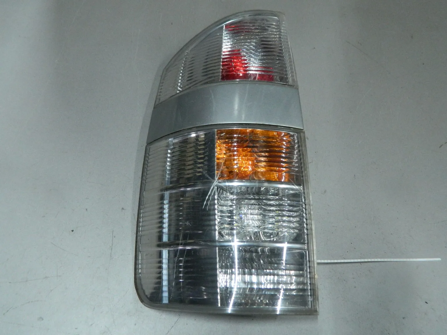 Фонарь TOYOTA VOXY AZR60 Зад Лев 28159 (Контрактный) 68000219