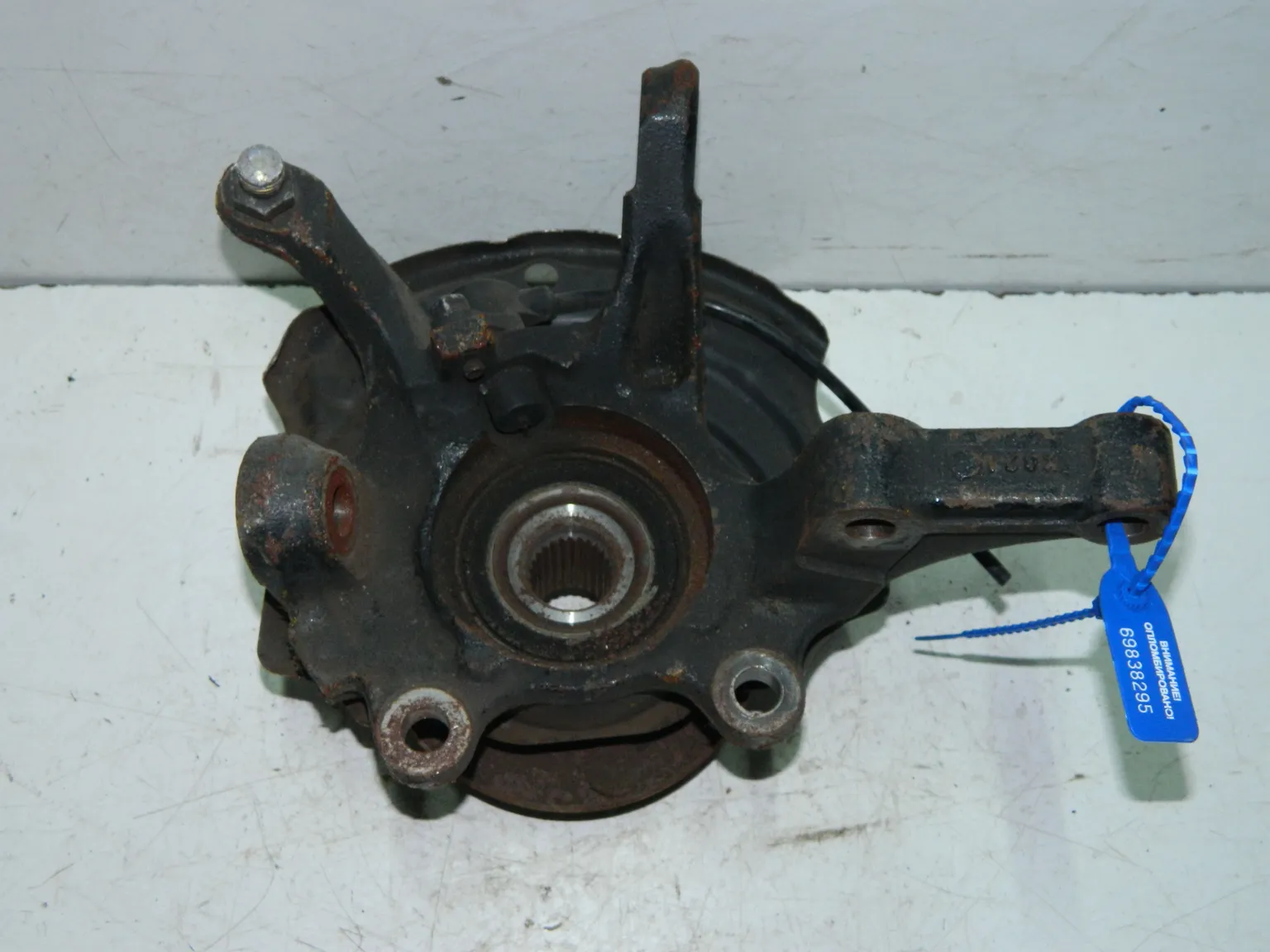 Ступица NISSAN TINO V10 Перед Лев (Контрактный) 69838295