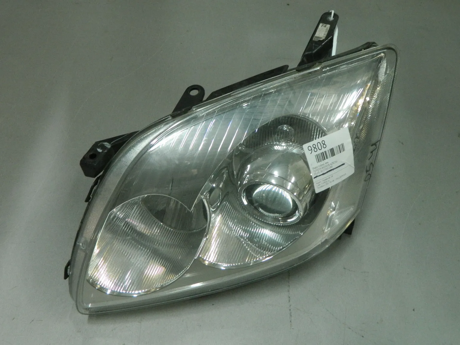 Фара TOYOTA AVENSIS AZT250 Перед Лев 0541(Контрактный) 03344418