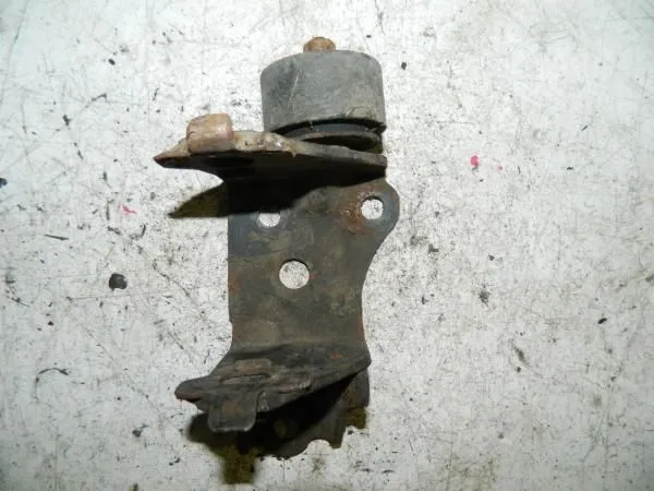 Кронштейн подушки двигателя TOYOTA AVENSIS AZT250 (Контрактный)