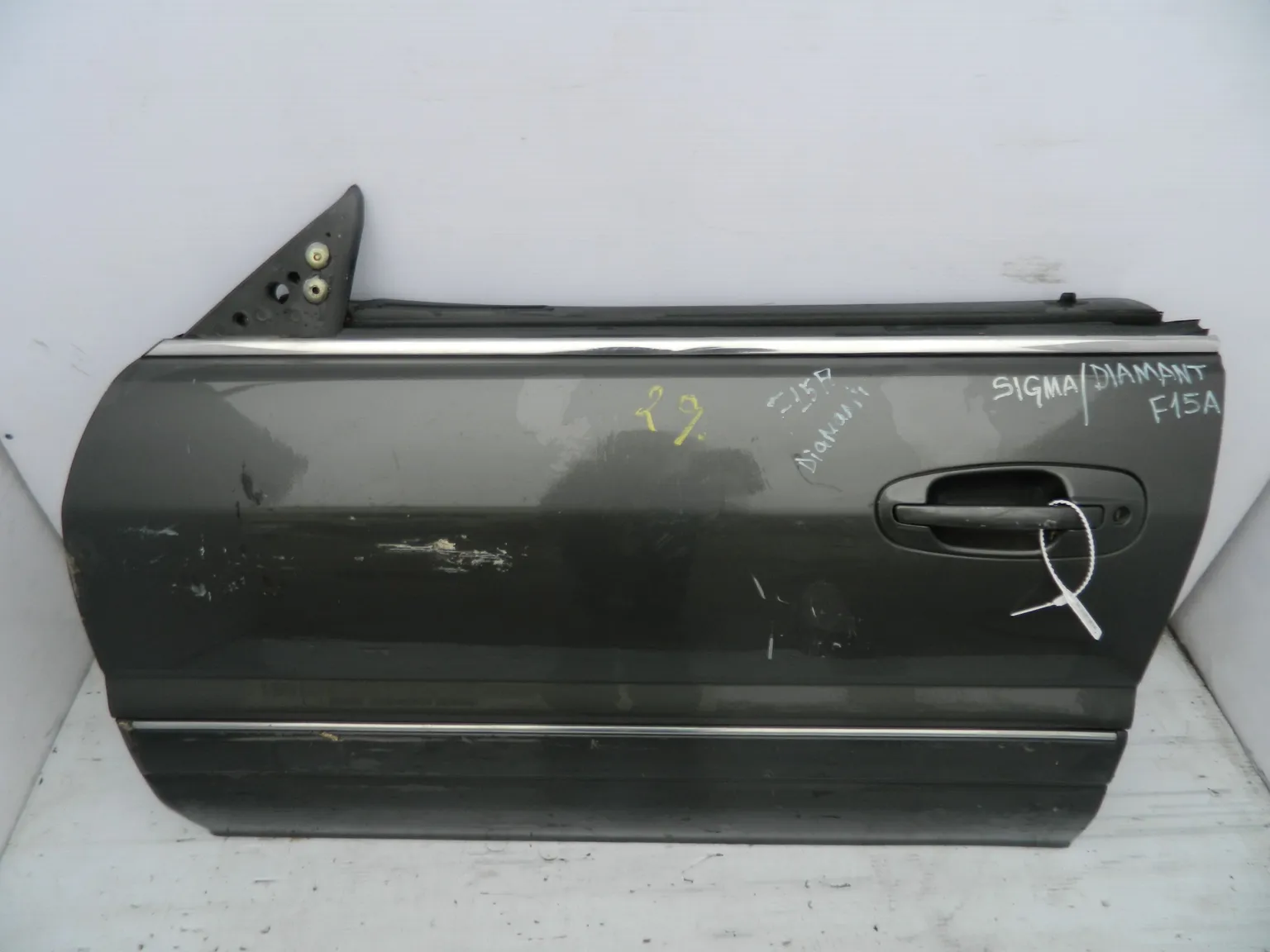 Дверь MITSUBISHI DIAMANTE F15A Перед Лев (Контрактный) 35021543 MB835711