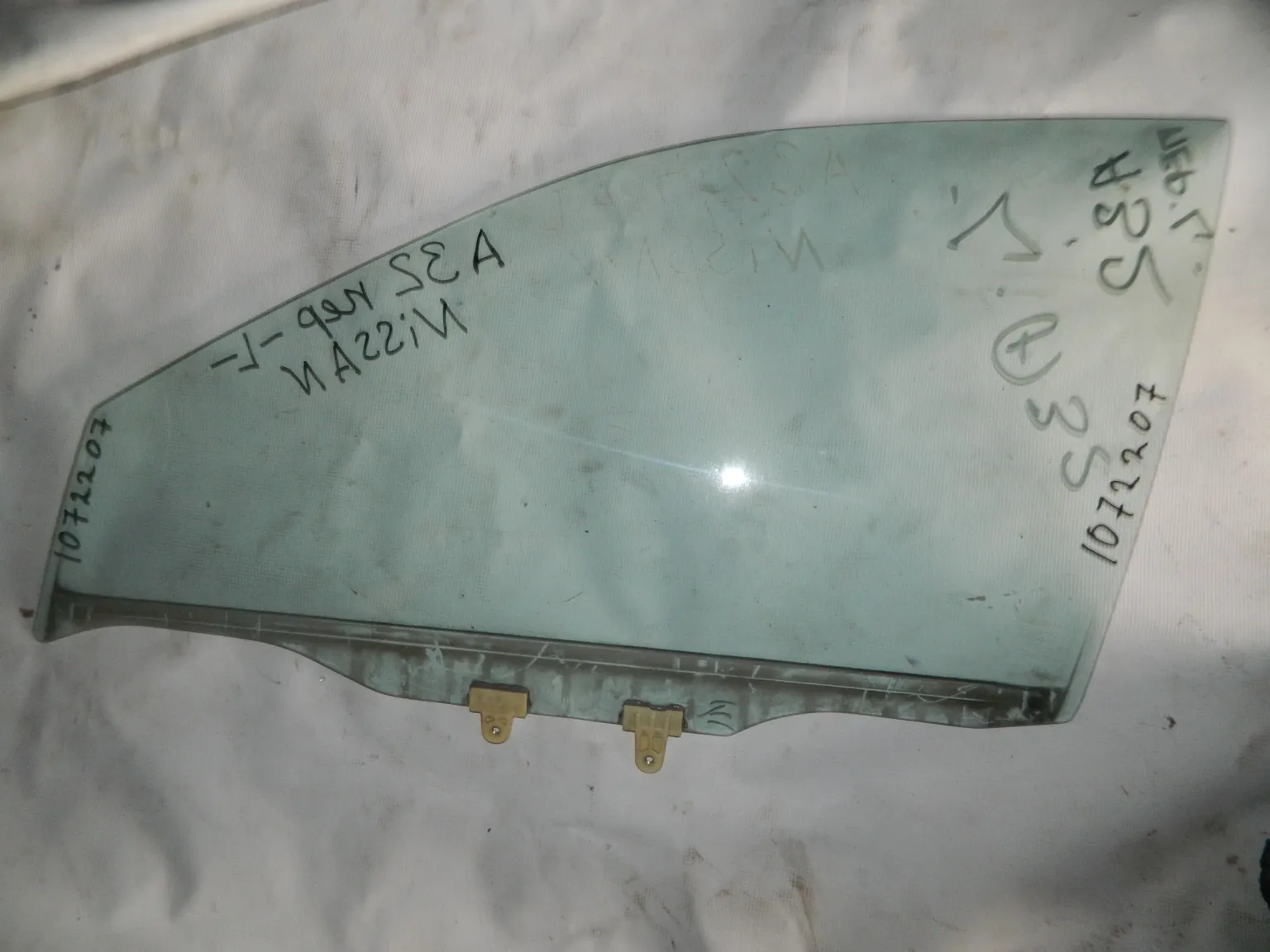 Стекло двери NISSAN CEFIRO A32 Перед. Лев (Контрактный) 1072207