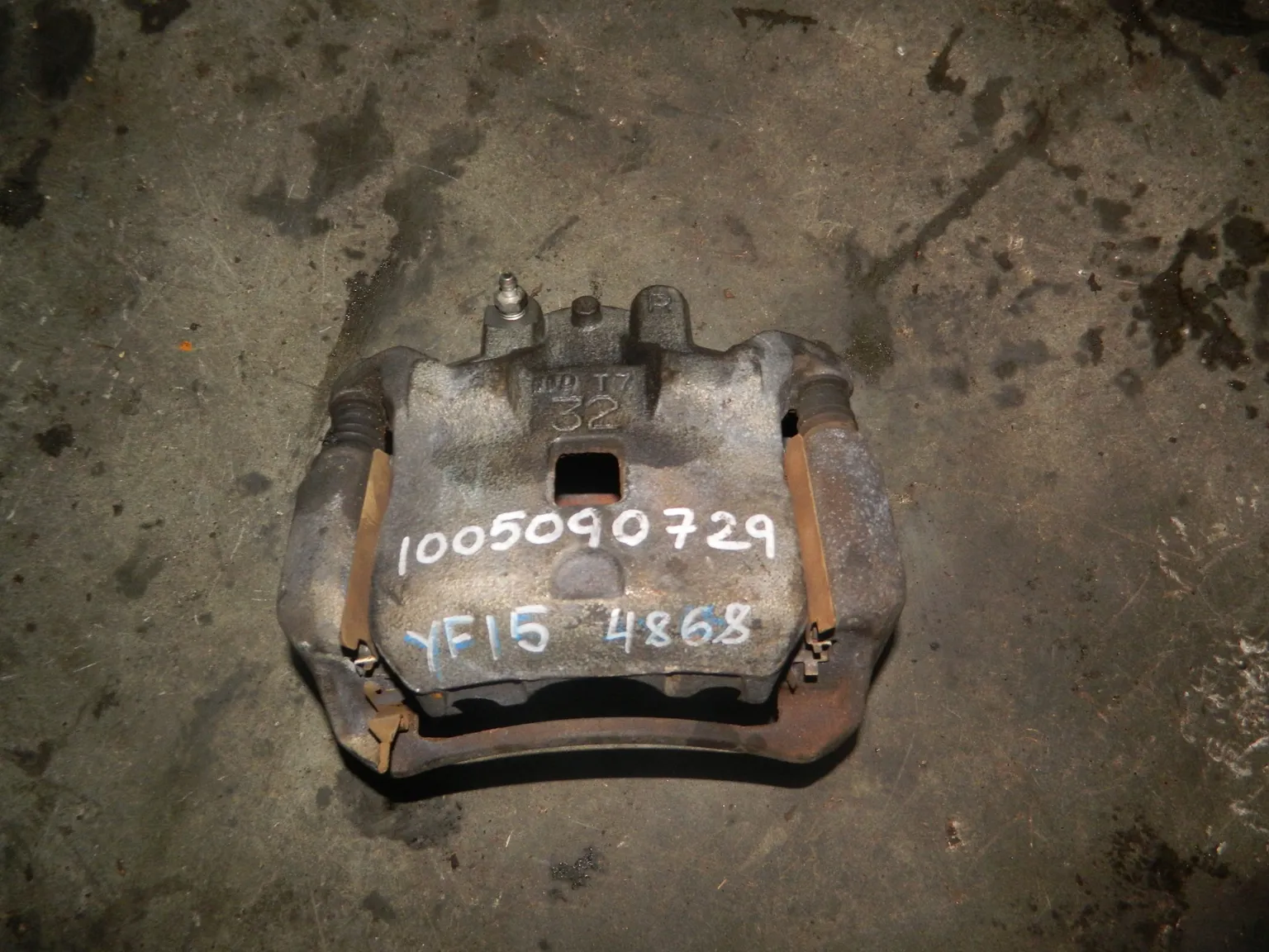 Суппорт NISSAN JUKE YF15 HR15 Перед Прав (Контрактный) 1005090729