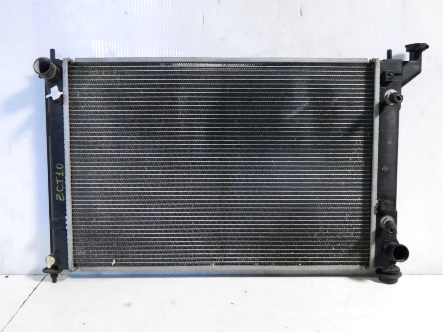 Радиатор ДВС TOYOTA OPA ZCT10 (Контрактный) 69586119