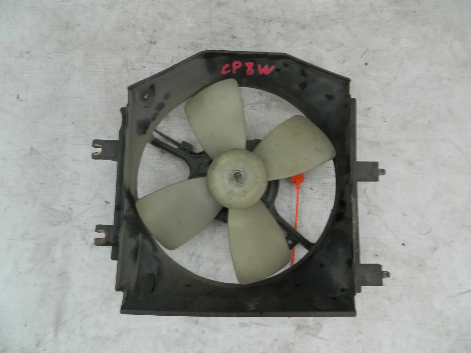 Диффузор радиатора MAZDA PREMACY CP8W (Контрактный) 72367988