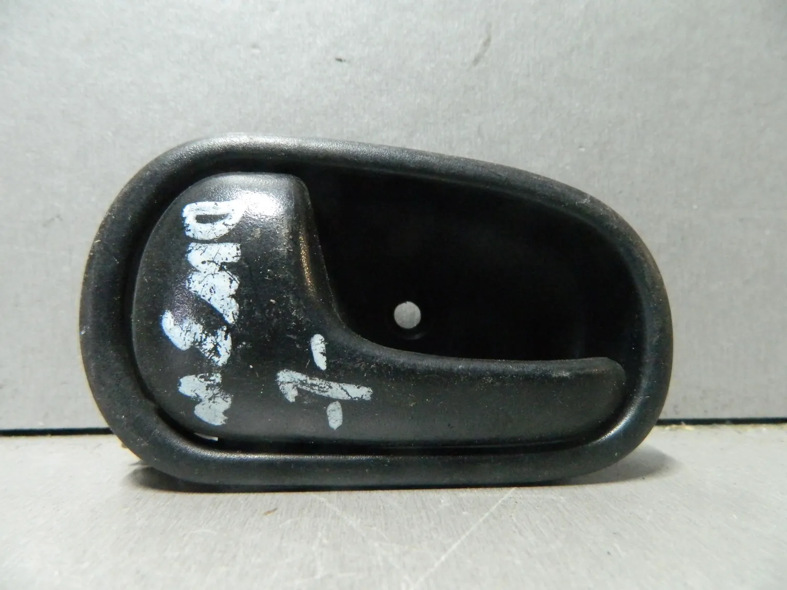 Ручка двери внутренняя MAZDA DEMIO DW3W Лев (Контрактный) 81539959