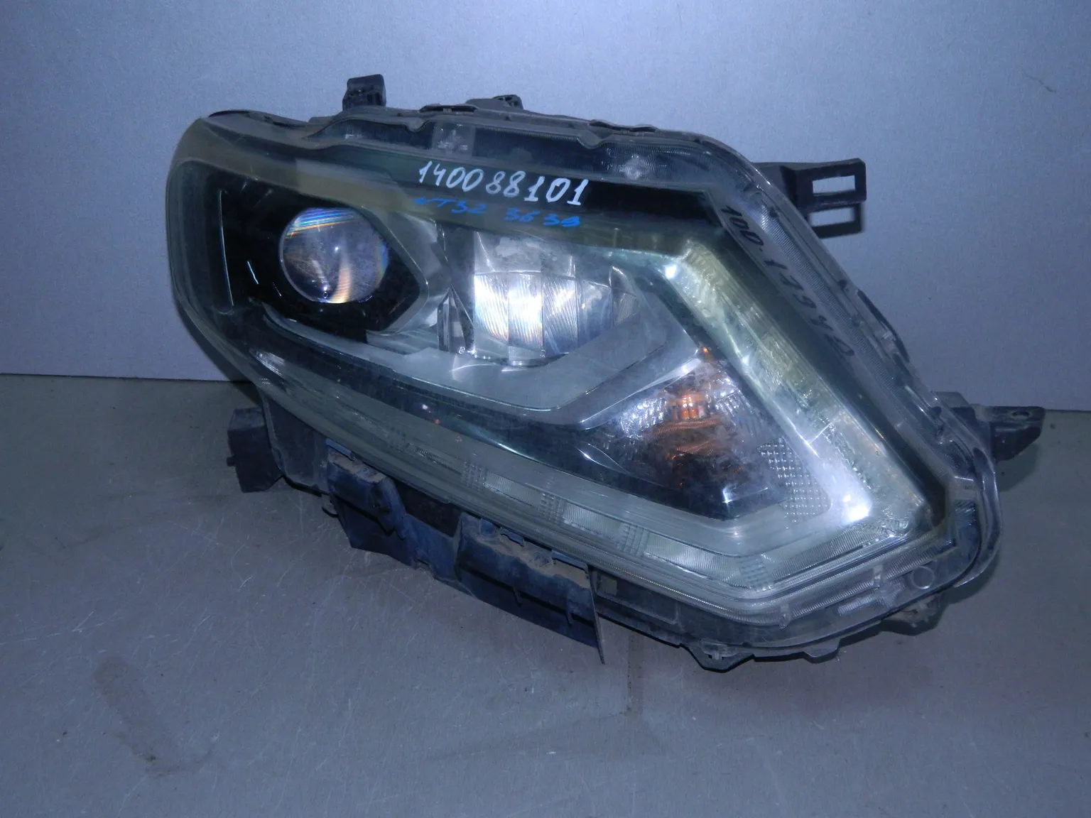 Фара NISSAN X-TRAIL NT32 Перед Прав 10017942 (Контрактный) 140088101