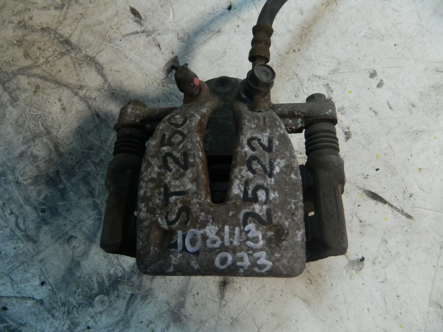 Суппорт TOYOTA  AVENSIS AZT250 Зад Прав (Контрактный) 108113073