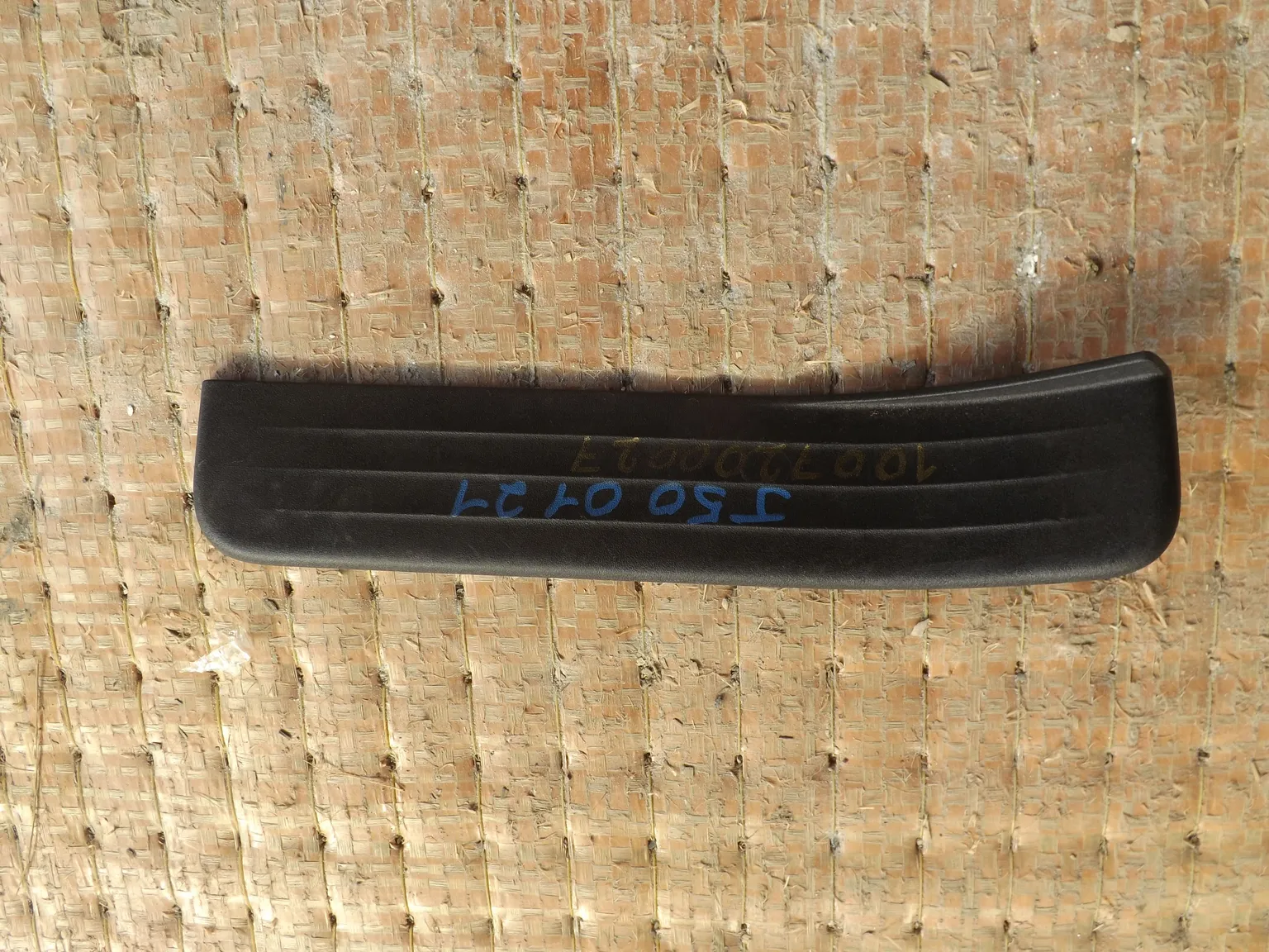 Накладка на порог внутренняя NISSAN SKYLINE CROSSOVER J50 Зад Лев (Контрактный) 1007200027