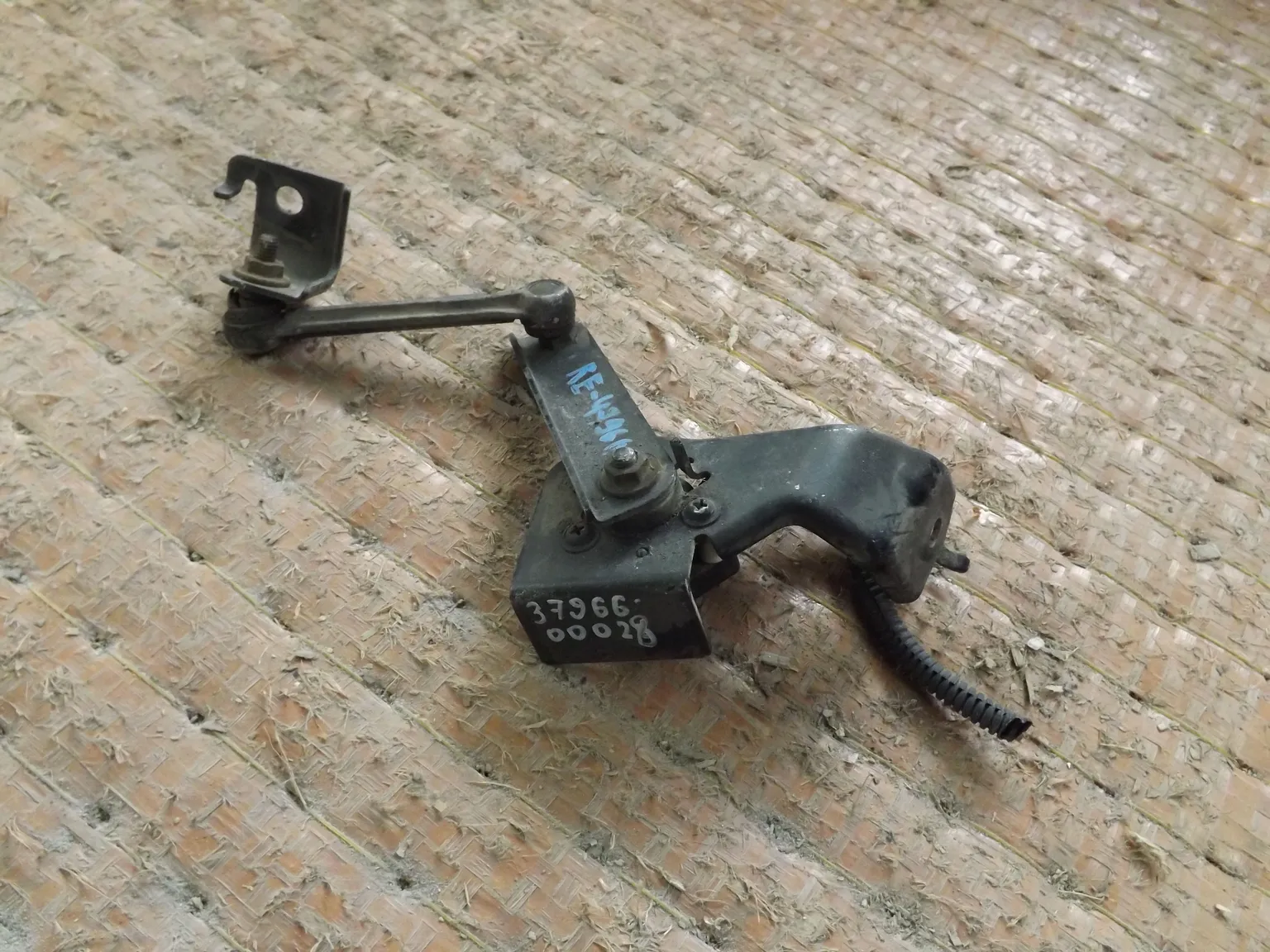 Датчик высоты дорожного просвета HONDA CR-V RE4 (Контрактный) 3796600028 33146SWA003