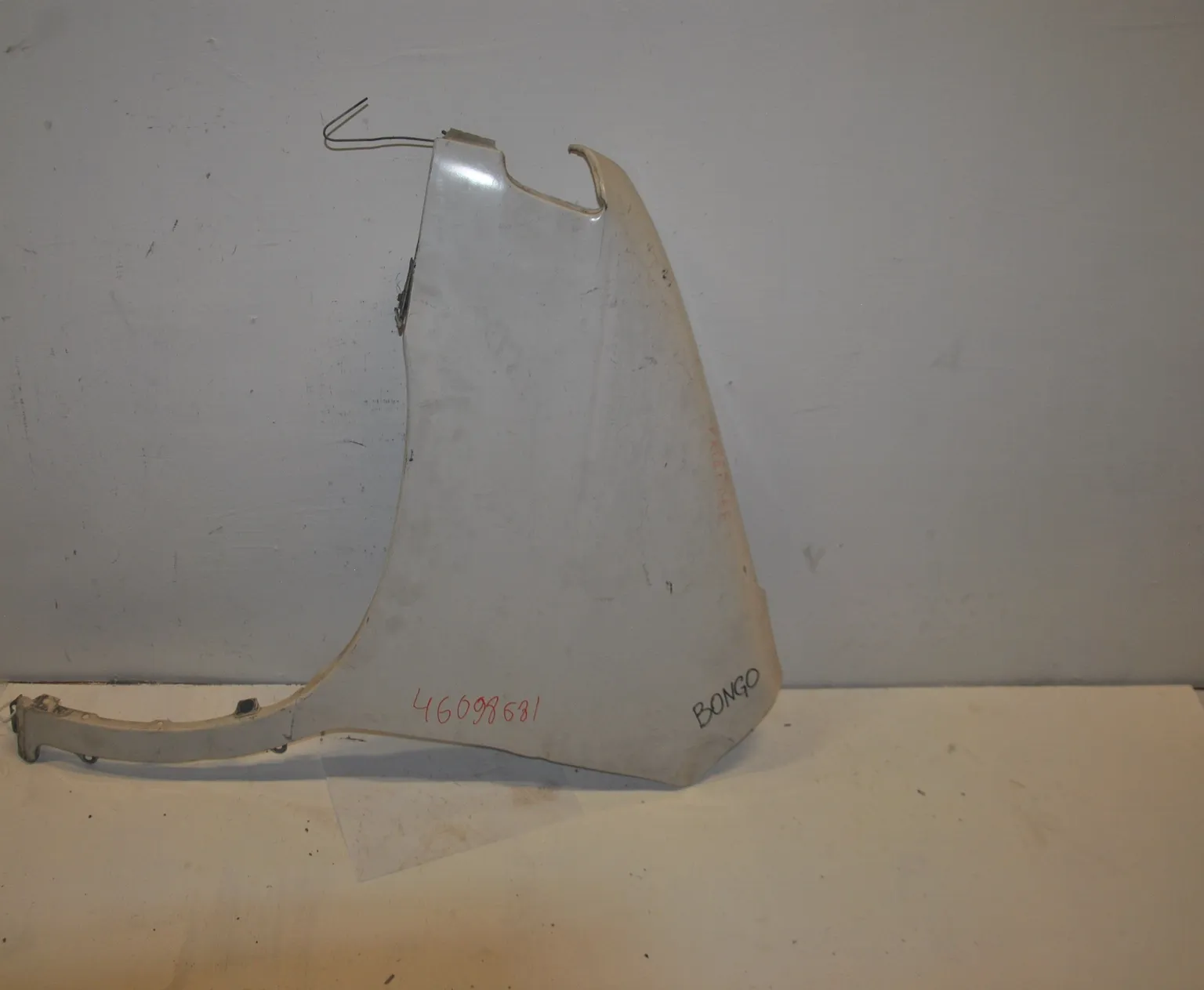 Крыло MAZDA BONGO FRIENDEE SG5W Перед Лев (Контрактный) 46098681