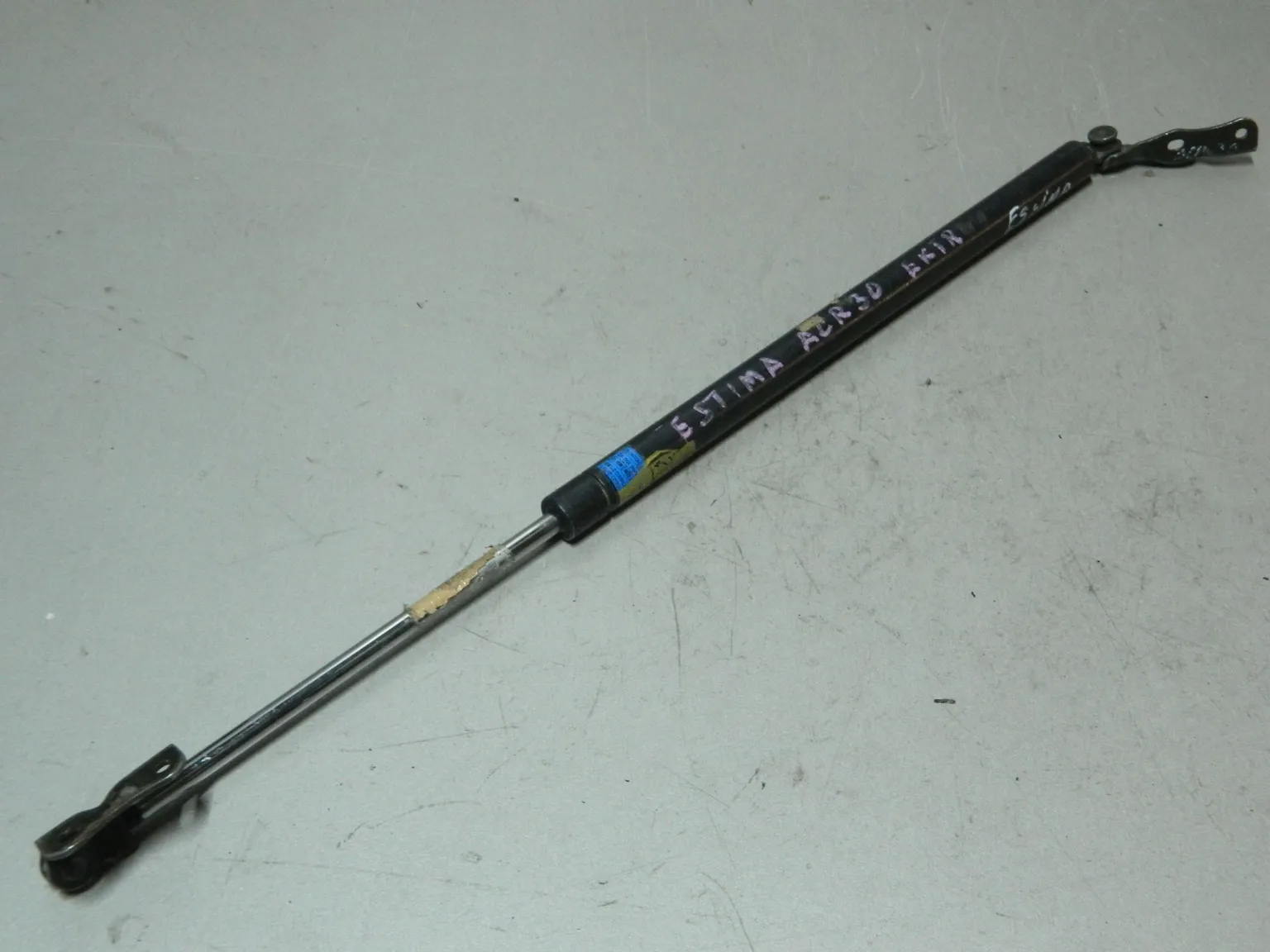 Амортизатор багажника TOYOTA ESTIMA ACR30 Лев (Контрактный) 81532190