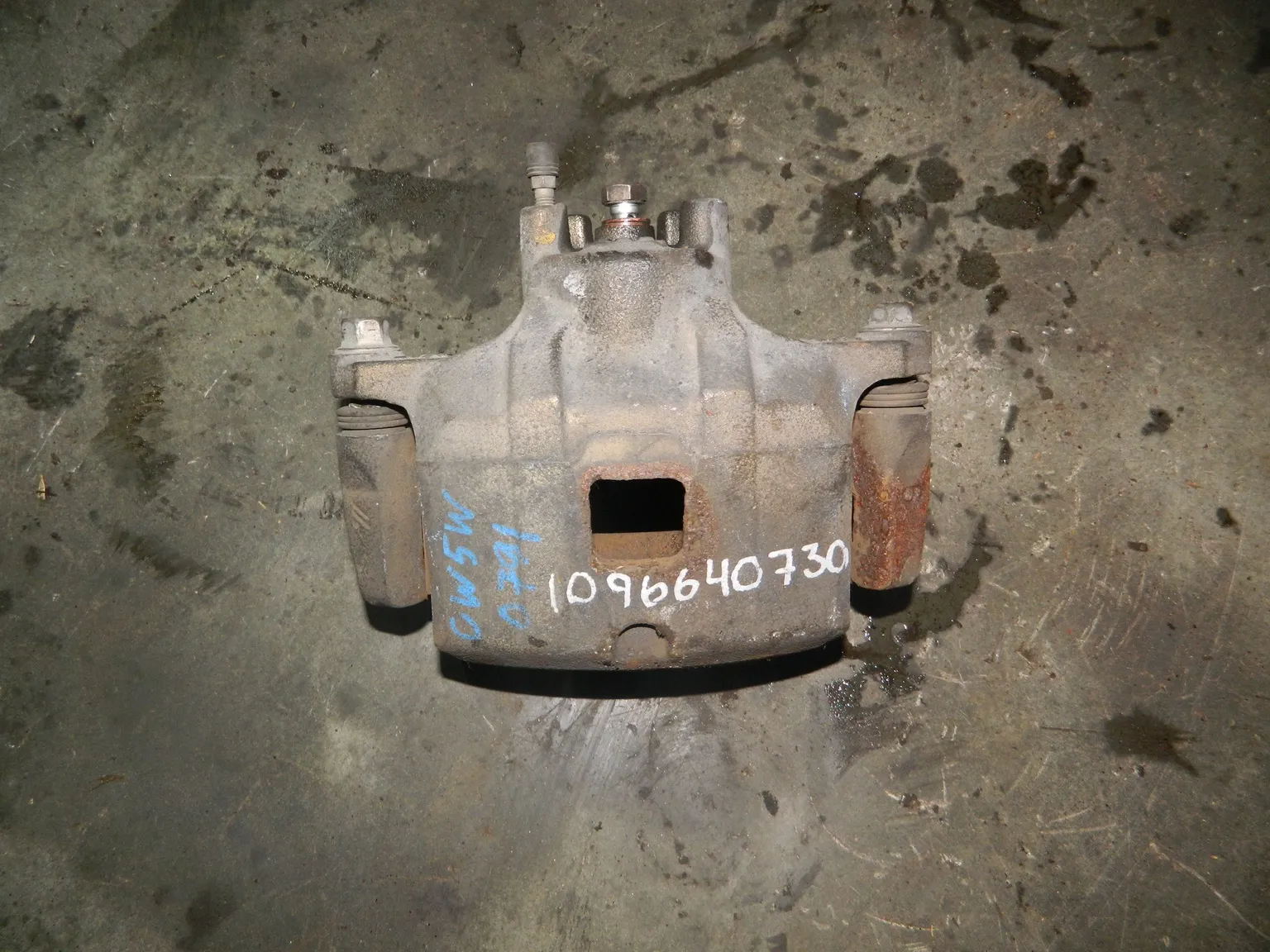 Суппорт MITSUBISHI OUTLANDER CW5W Перед Прав (Кoнтрaктный) 1096640730