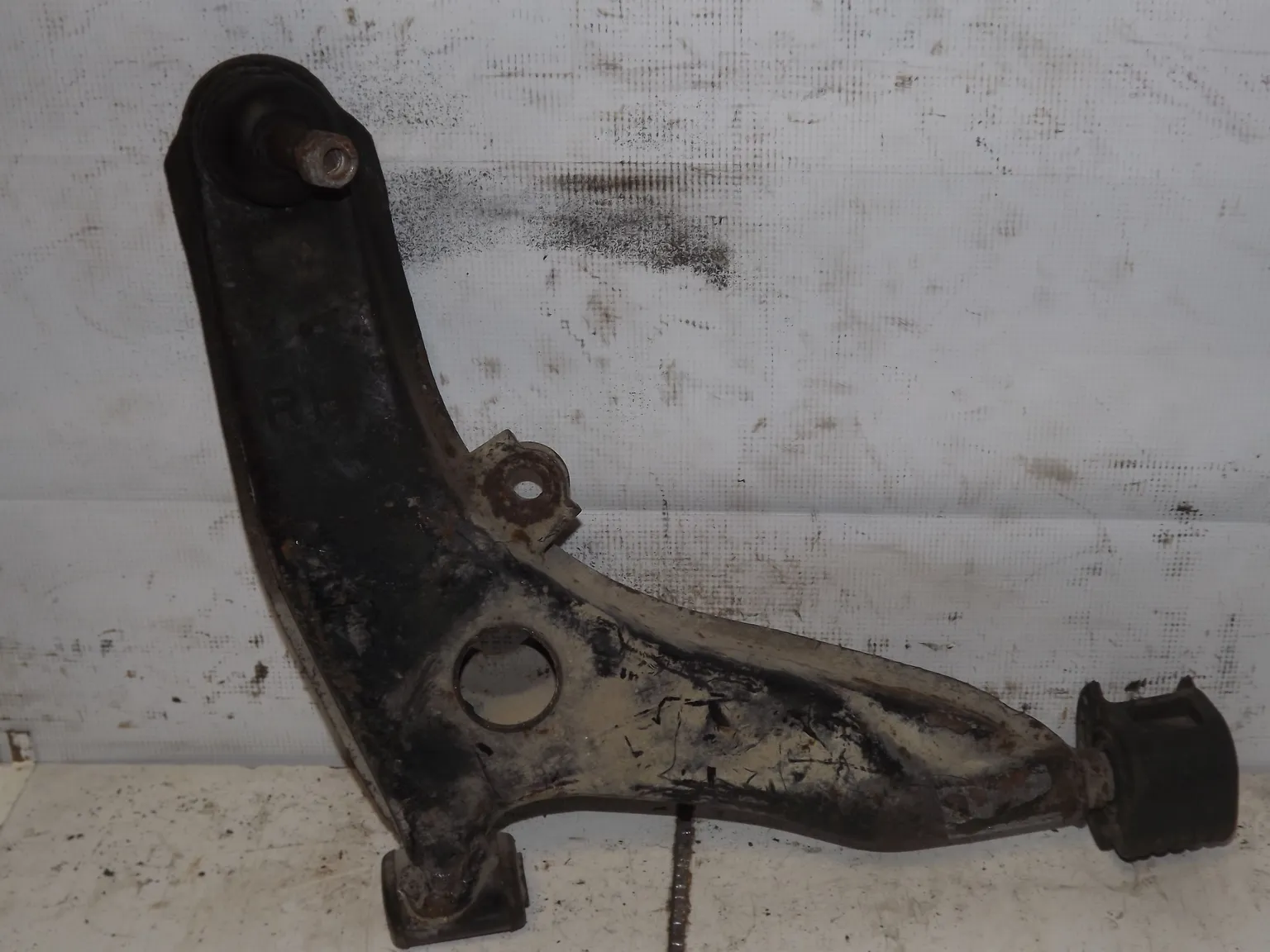 Рычаг подвески MITSUBISHI LIBERO CB2V Перед Прав (Контрактный) 45993125